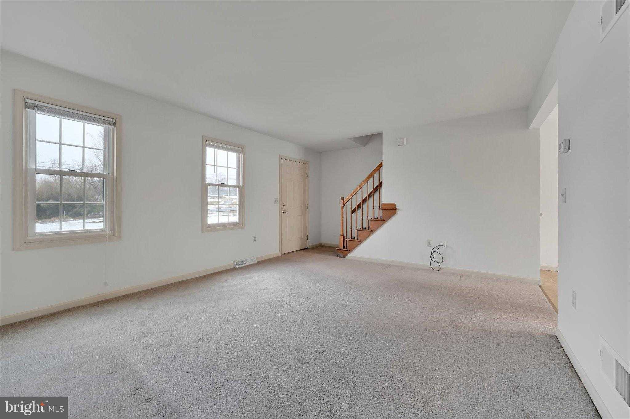 290 S Mill St photo 2