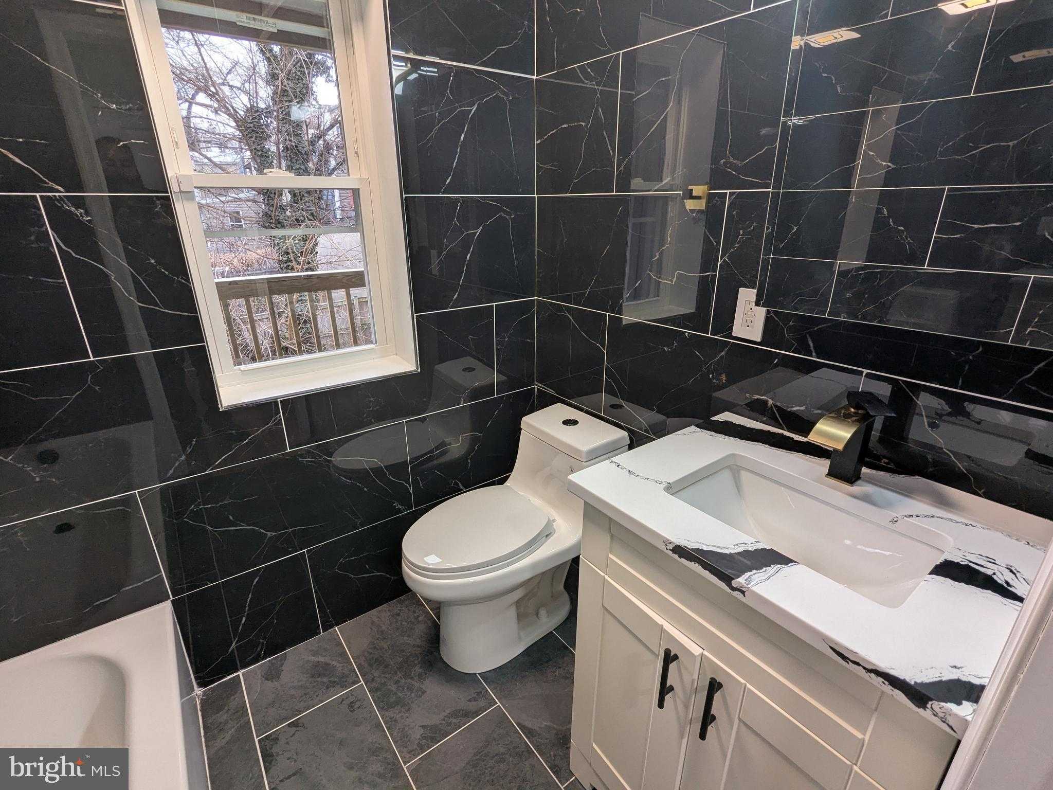 504 N Schroeder St photo 14