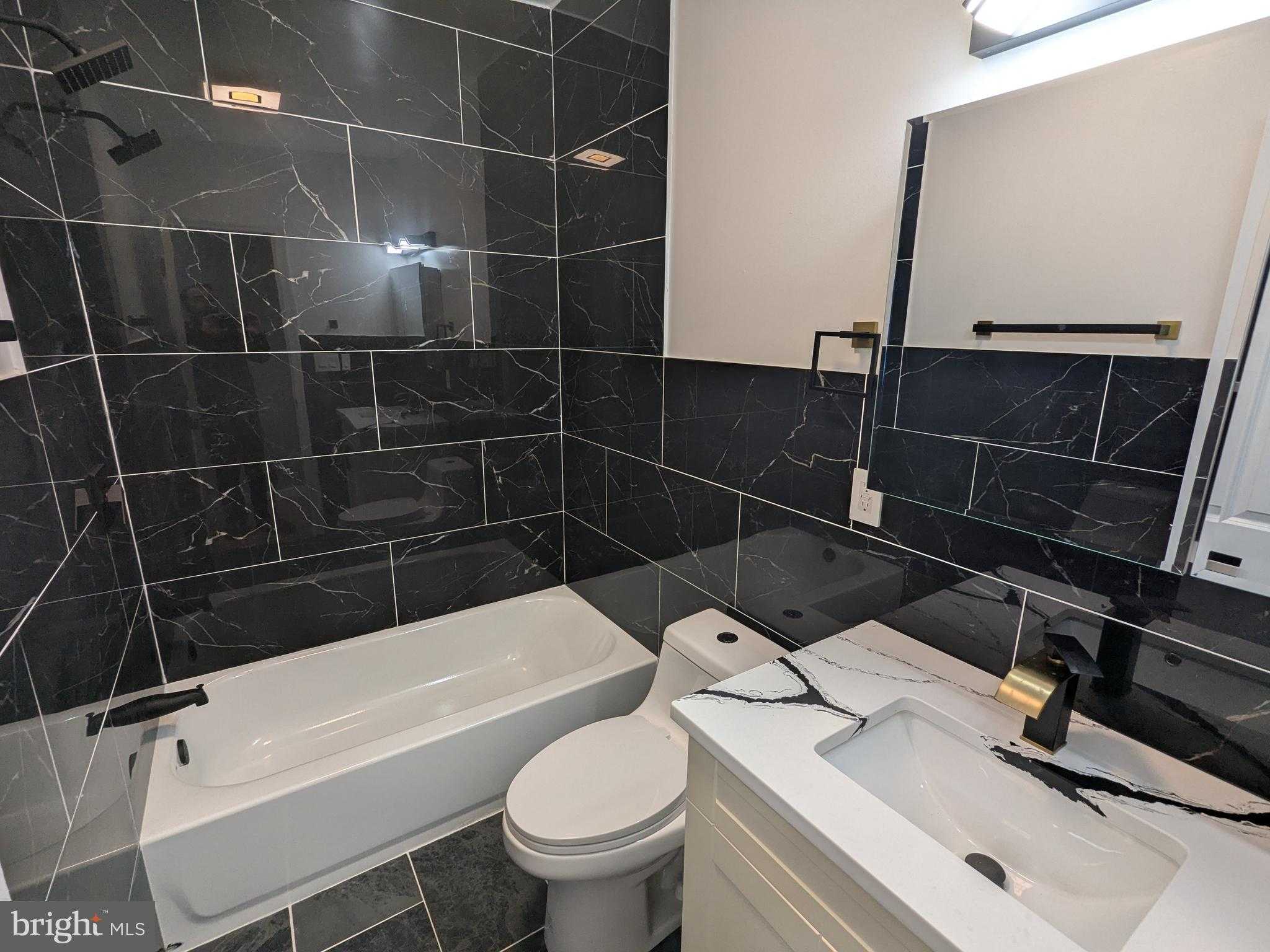 504 N Schroeder St photo 19