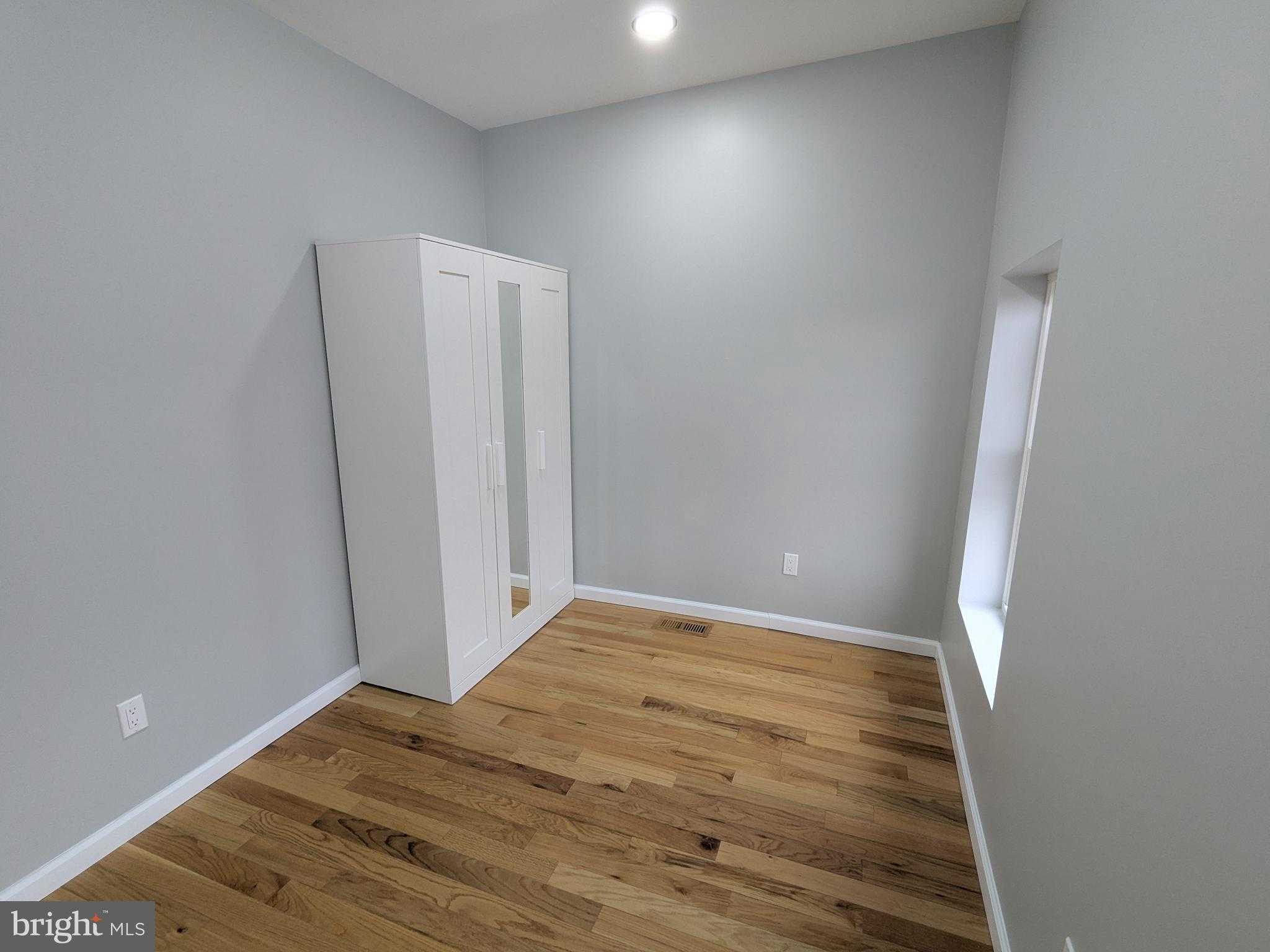 504 N Schroeder St photo 21