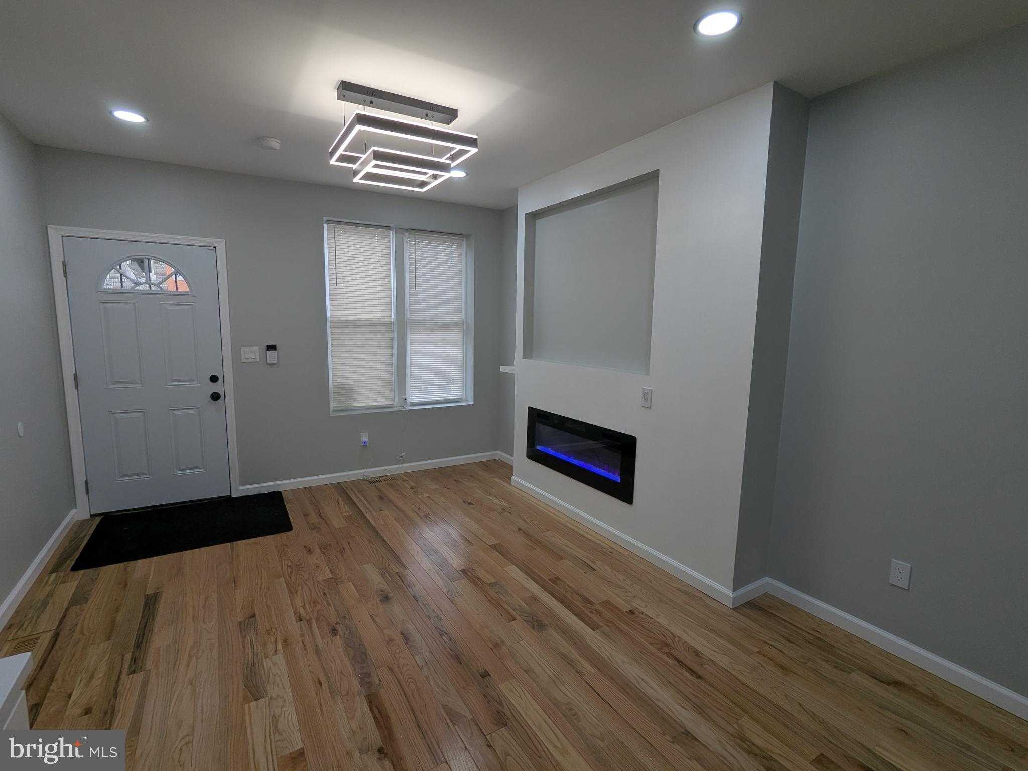 504 N Schroeder St photo 5