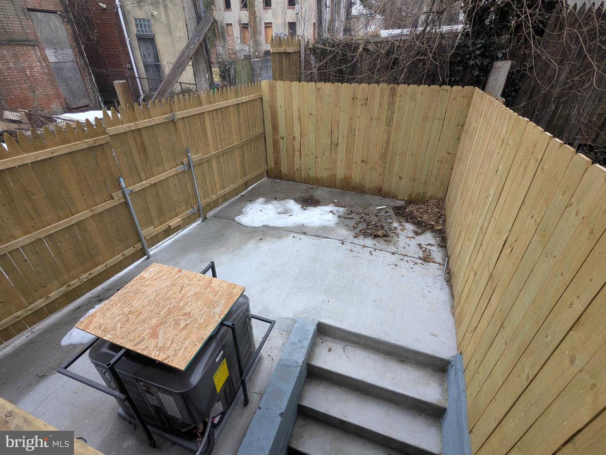 504 N Schroeder St photo 8