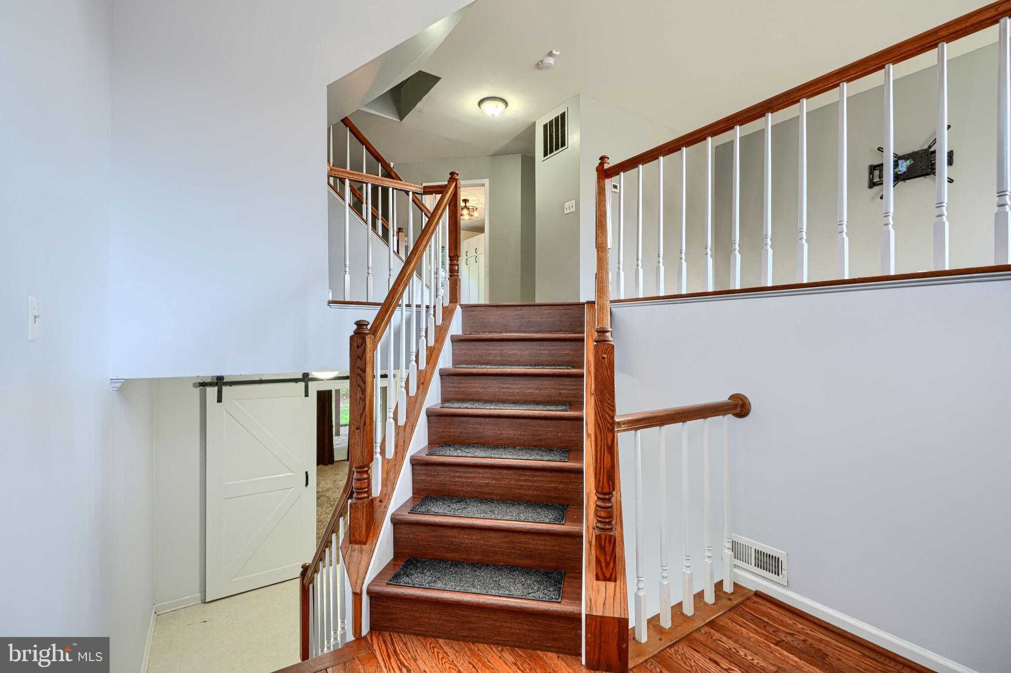 1204 Athens CT photo 3