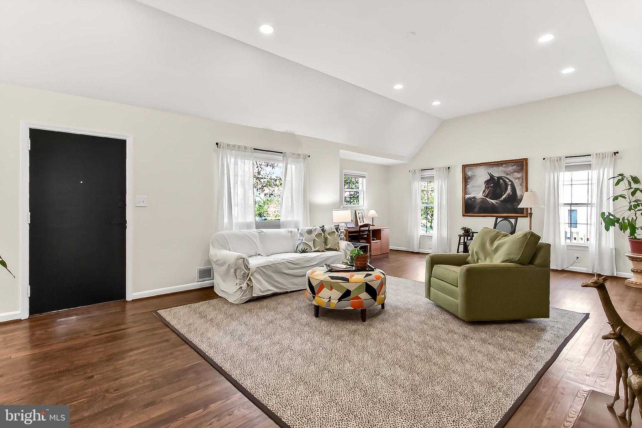 410 Jackson St photo 4