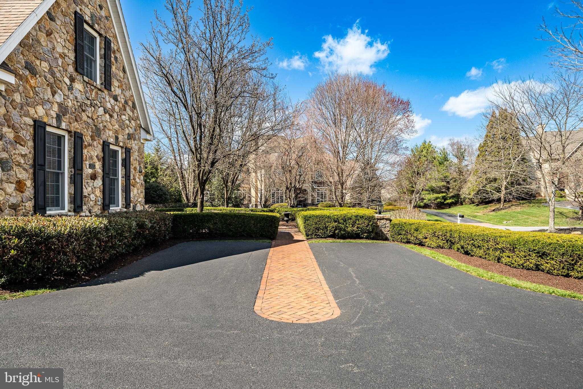 403 Woodale Dr photo 7