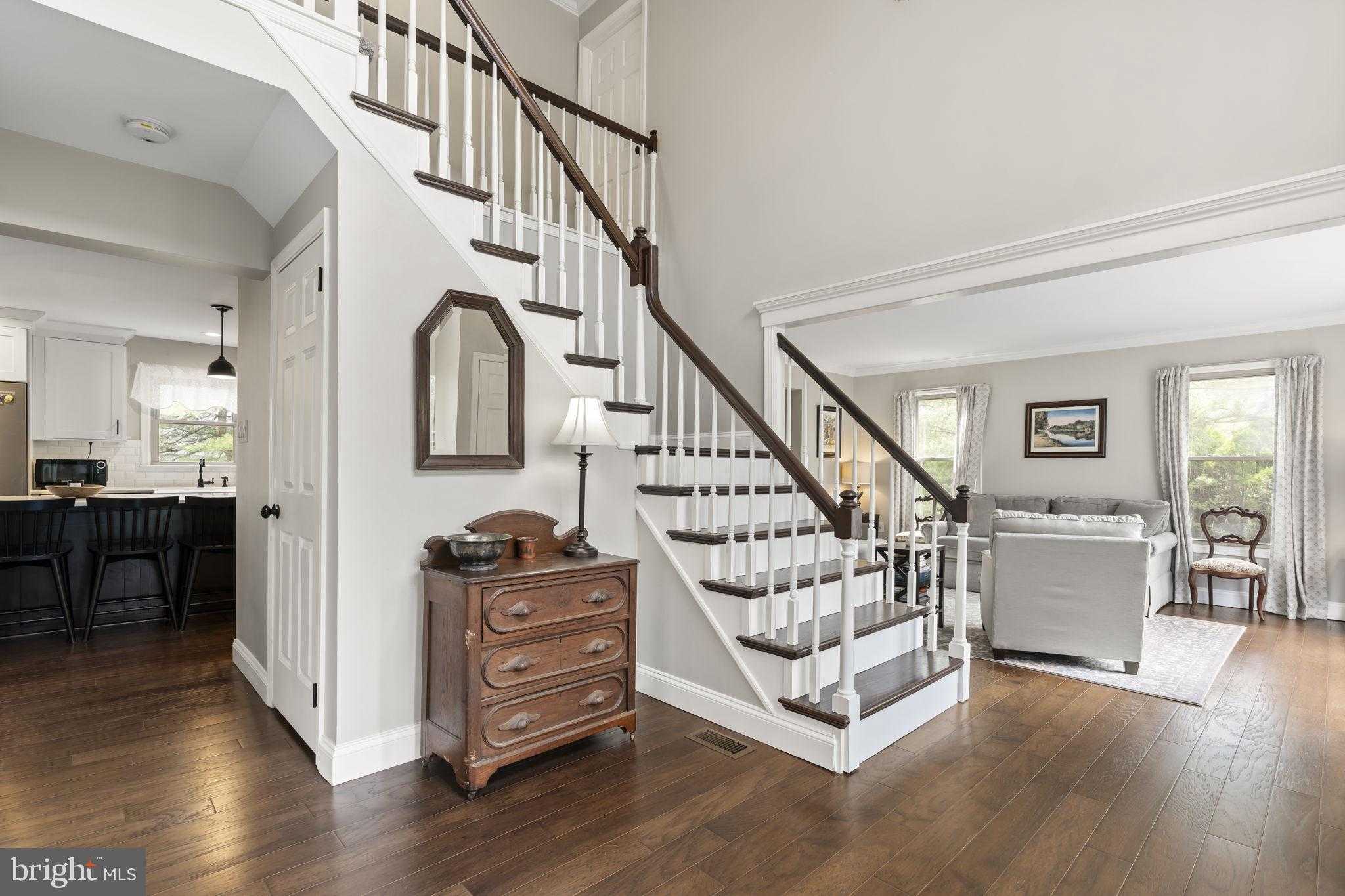 220 Richard Way photo 7