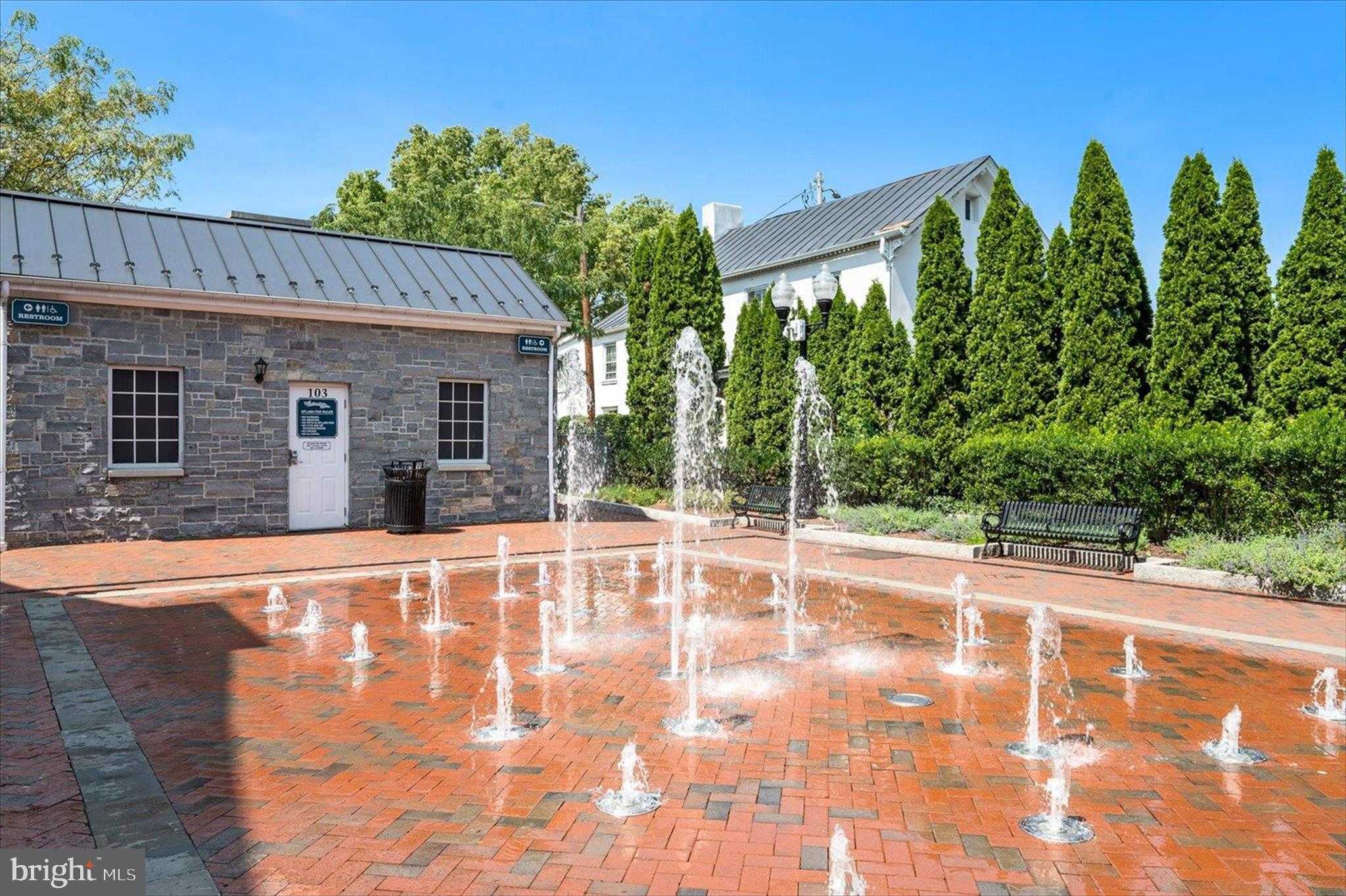 106 W Southwerk St photo 39