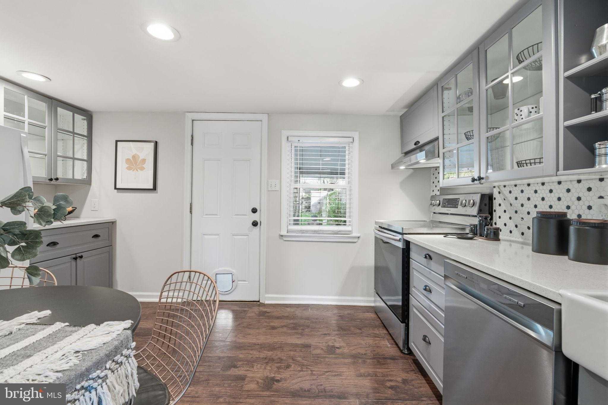 150 W Price St photo 4