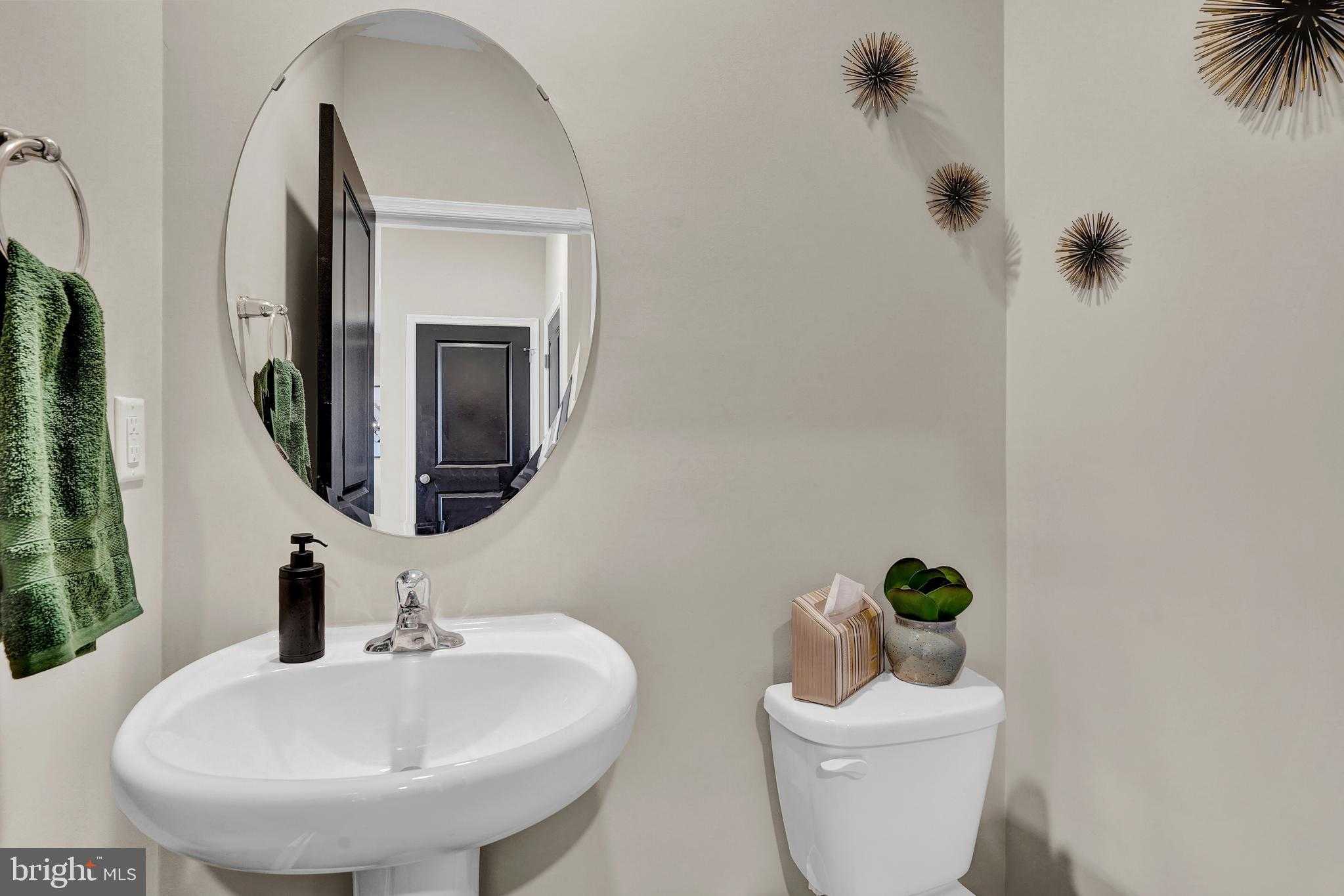 246 Eclipse St photo 4