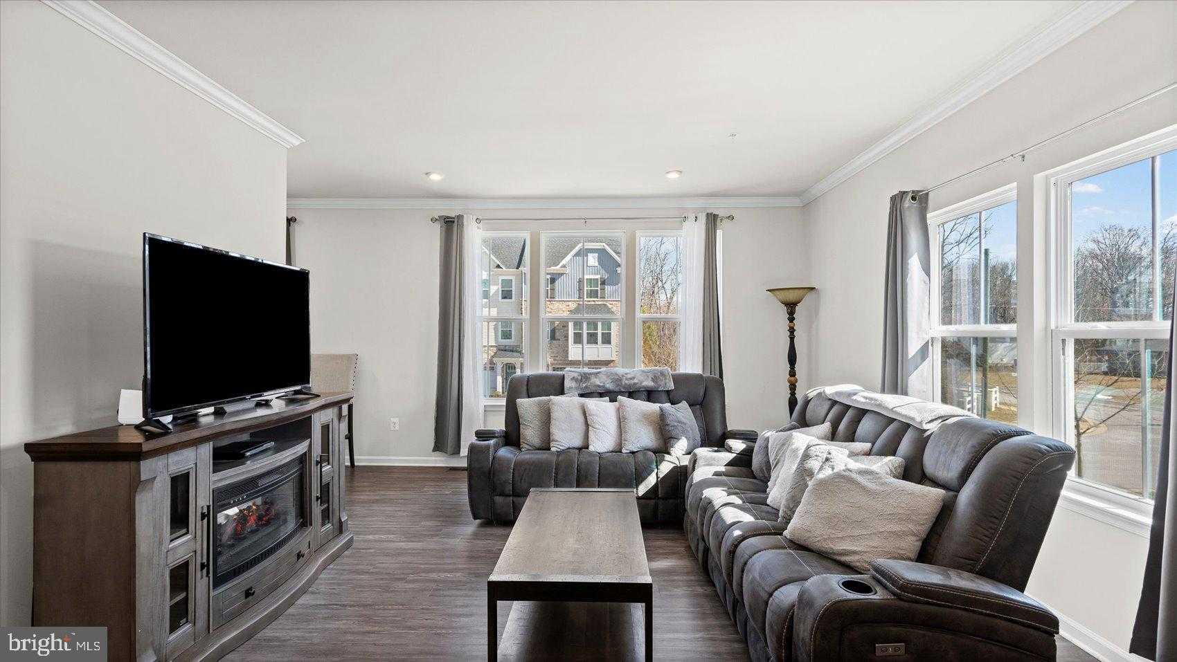 564 Katherine Ave photo 7