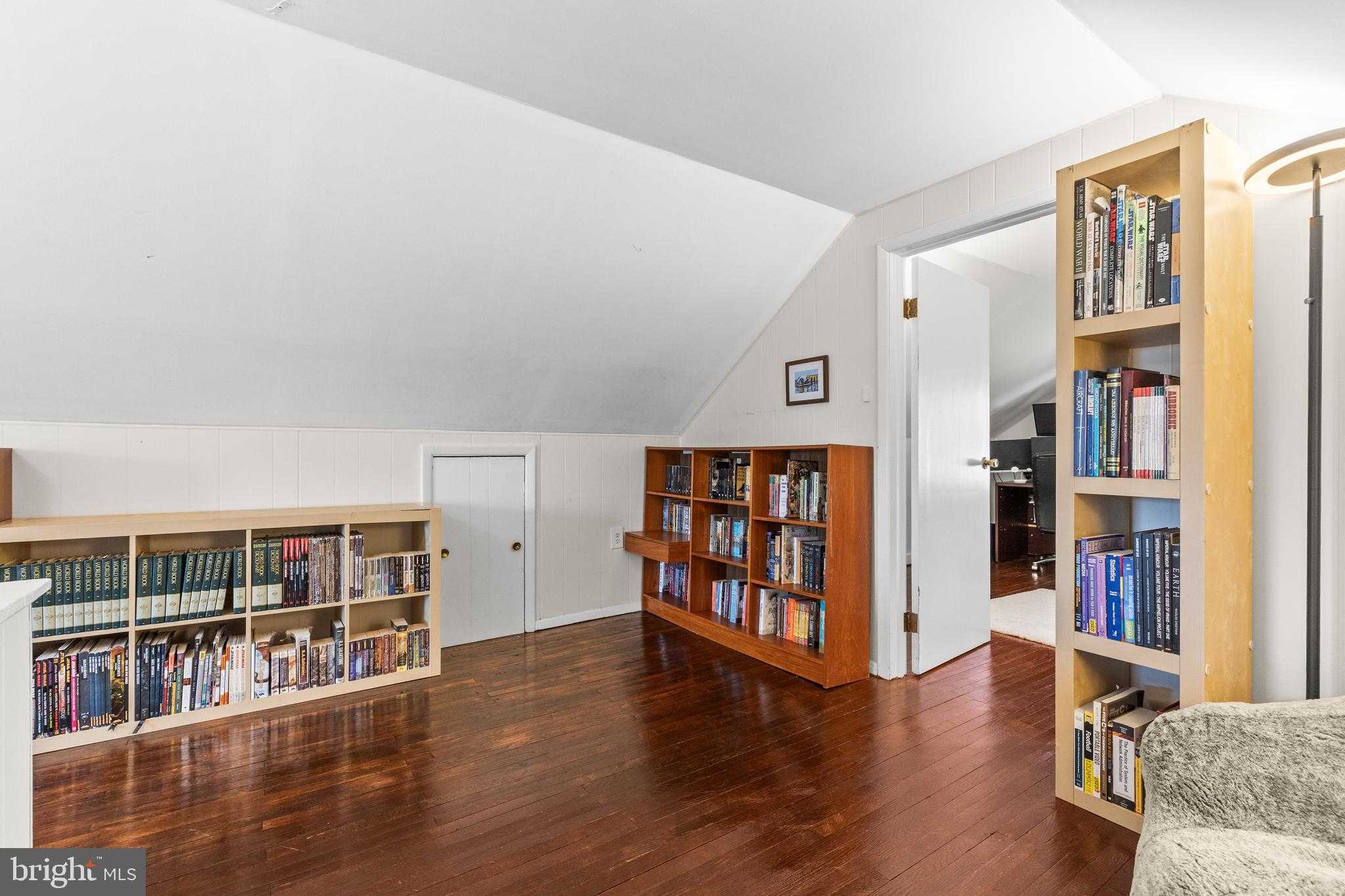 233 N 3rd St photo 26