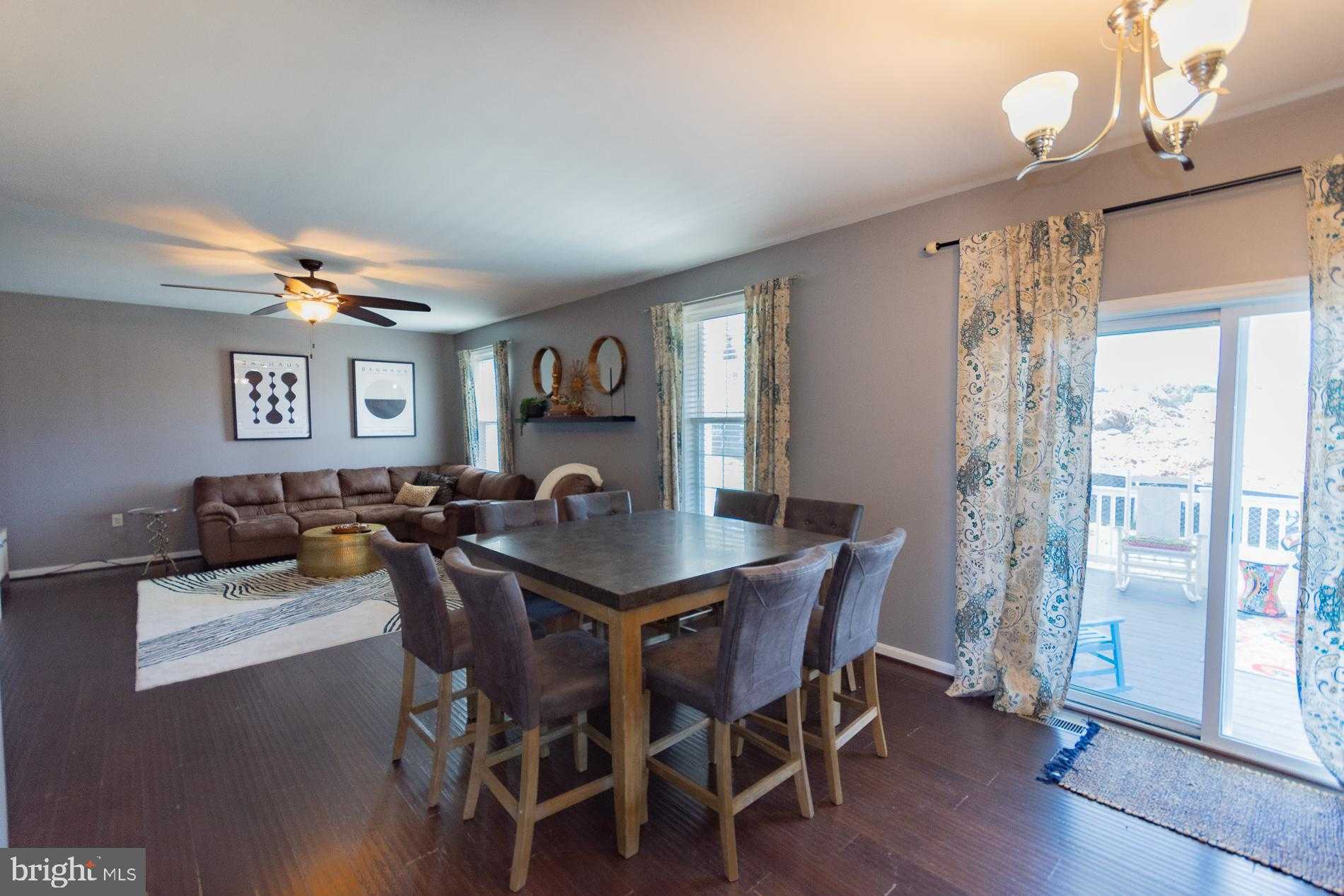 104 Daintree Dr photo 32