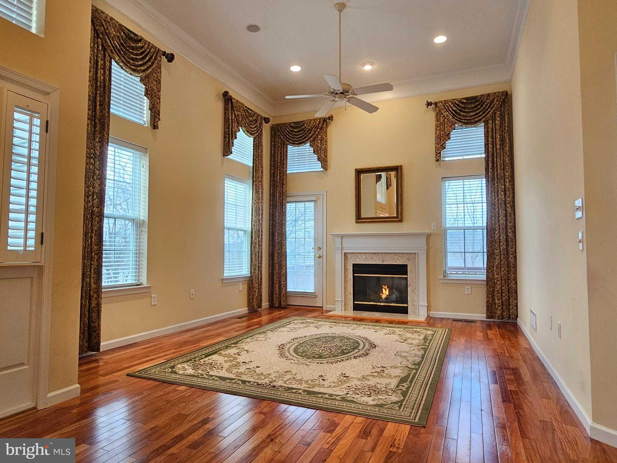 1509 Lexington Way photo 3