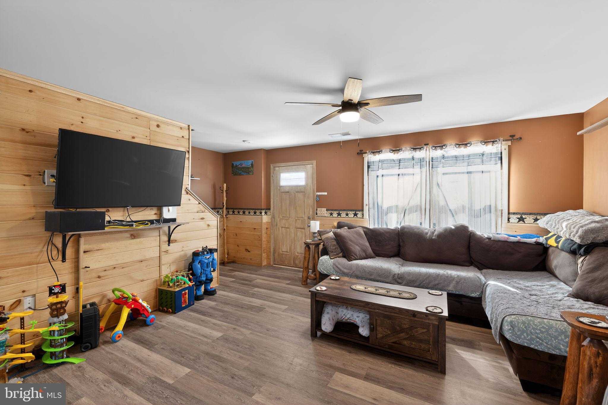 1112 Scruggs Ln photo 3