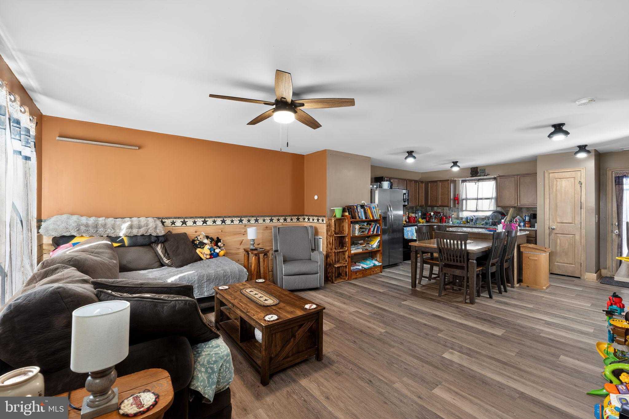 1112 Scruggs Ln photo 4