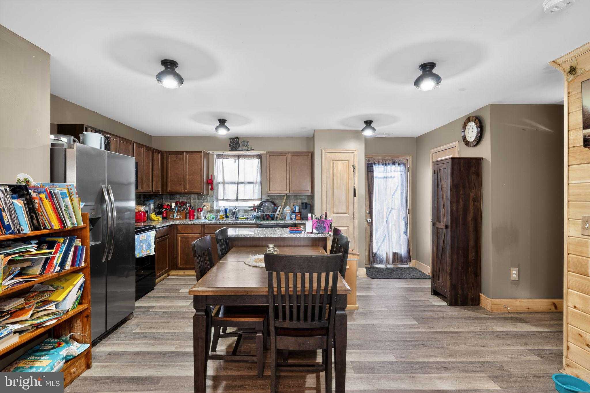 1112 Scruggs Ln photo 7