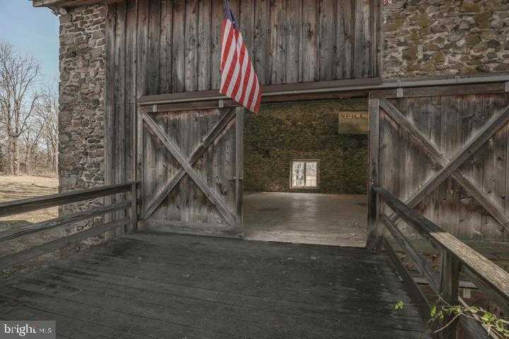 6324 Pidcock Creek Rd photo 13