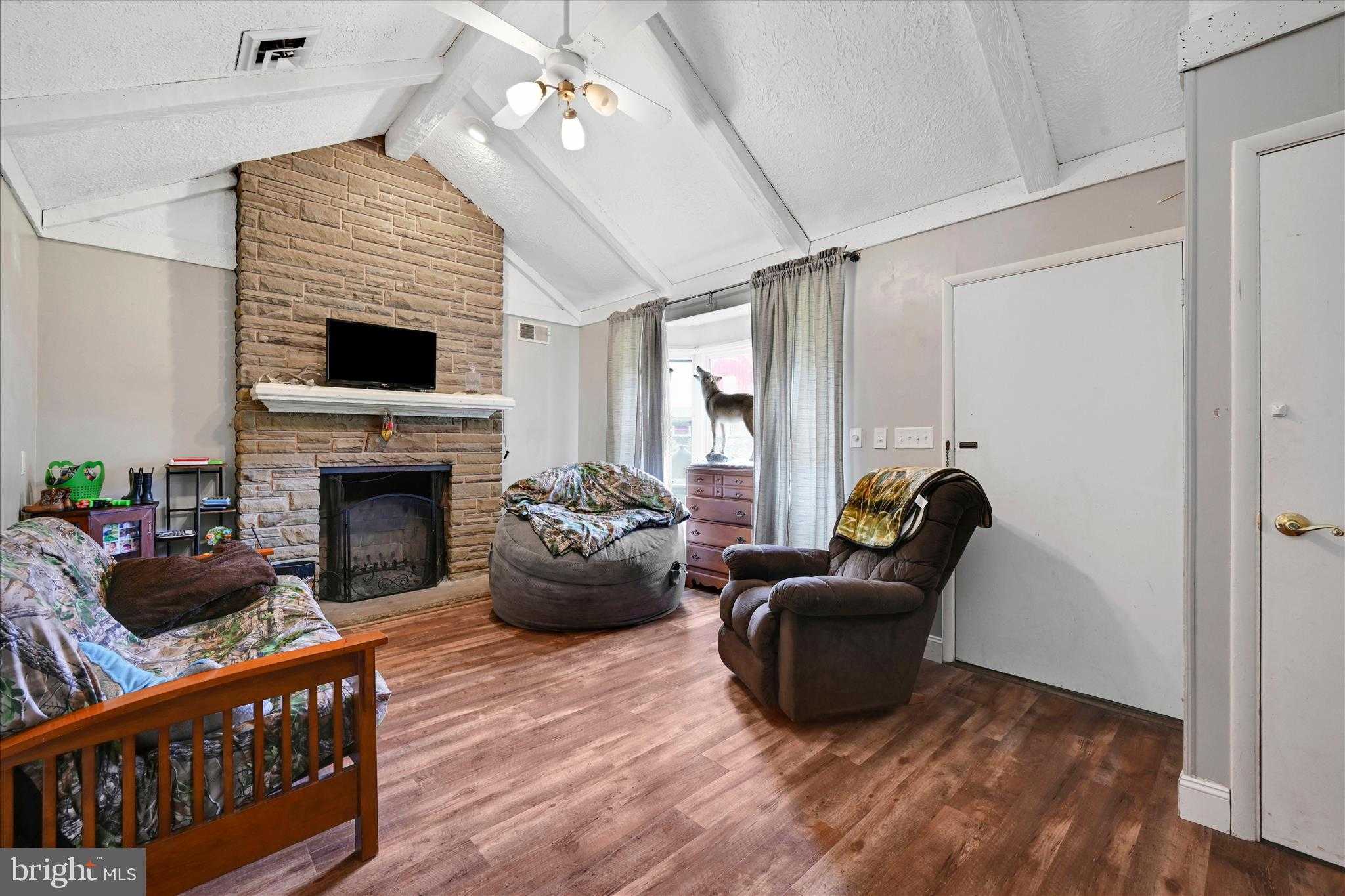 350 Green Valley Rd photo 16