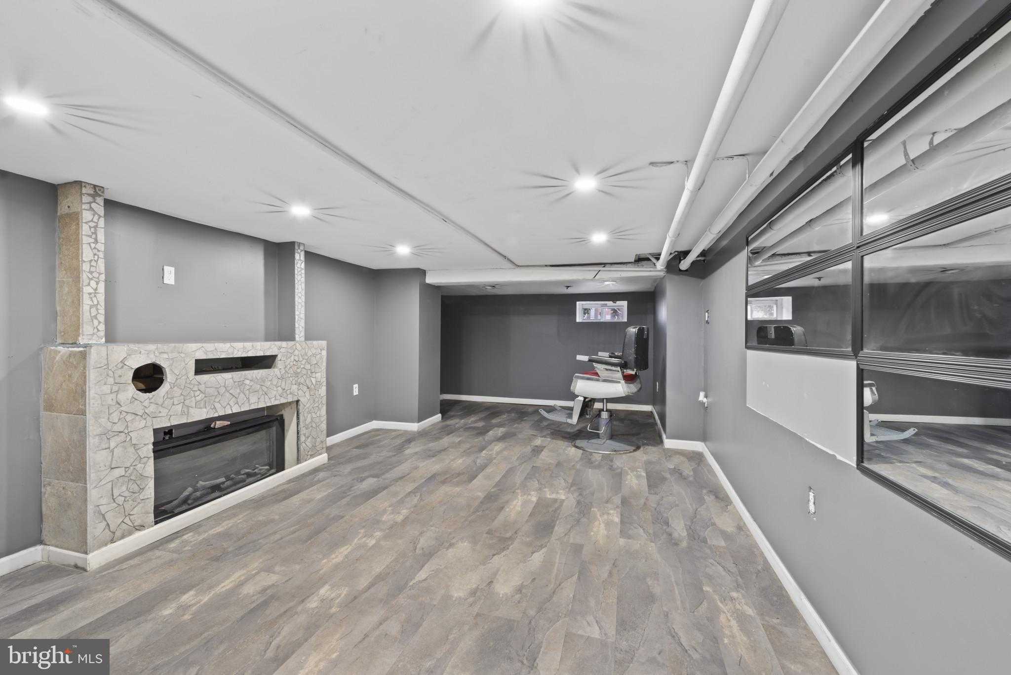 435 Ilchester Ave photo 29