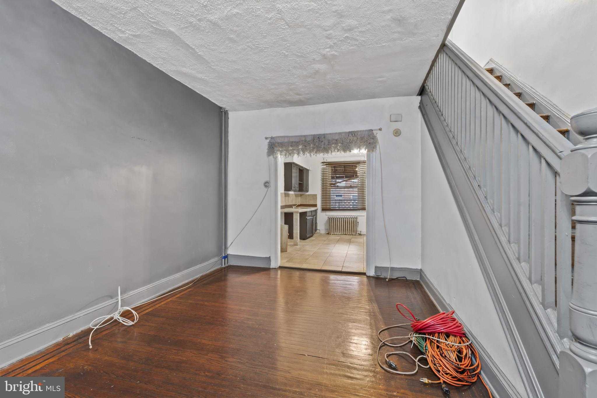 435 Ilchester Ave photo 8