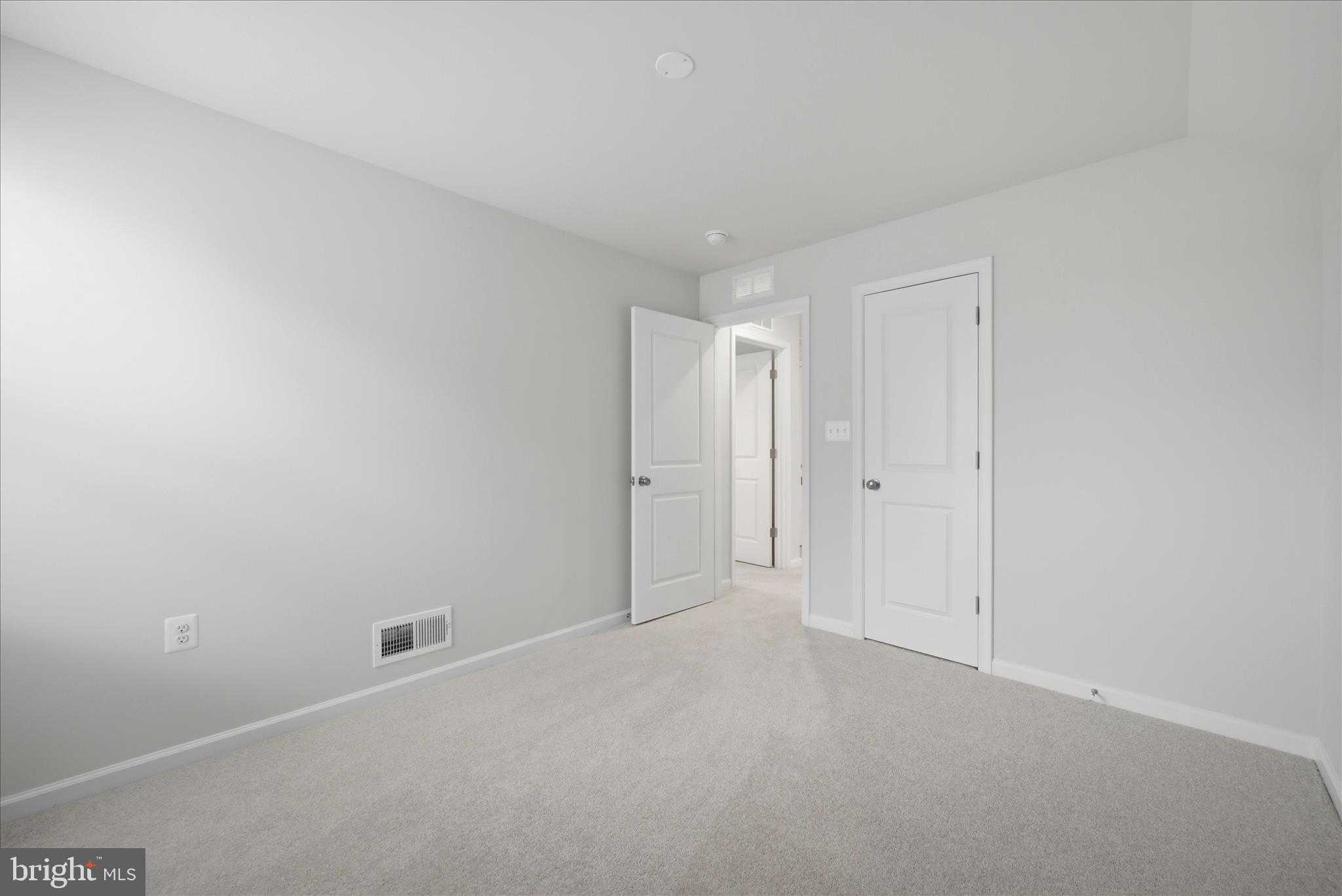 421 National St photo 32