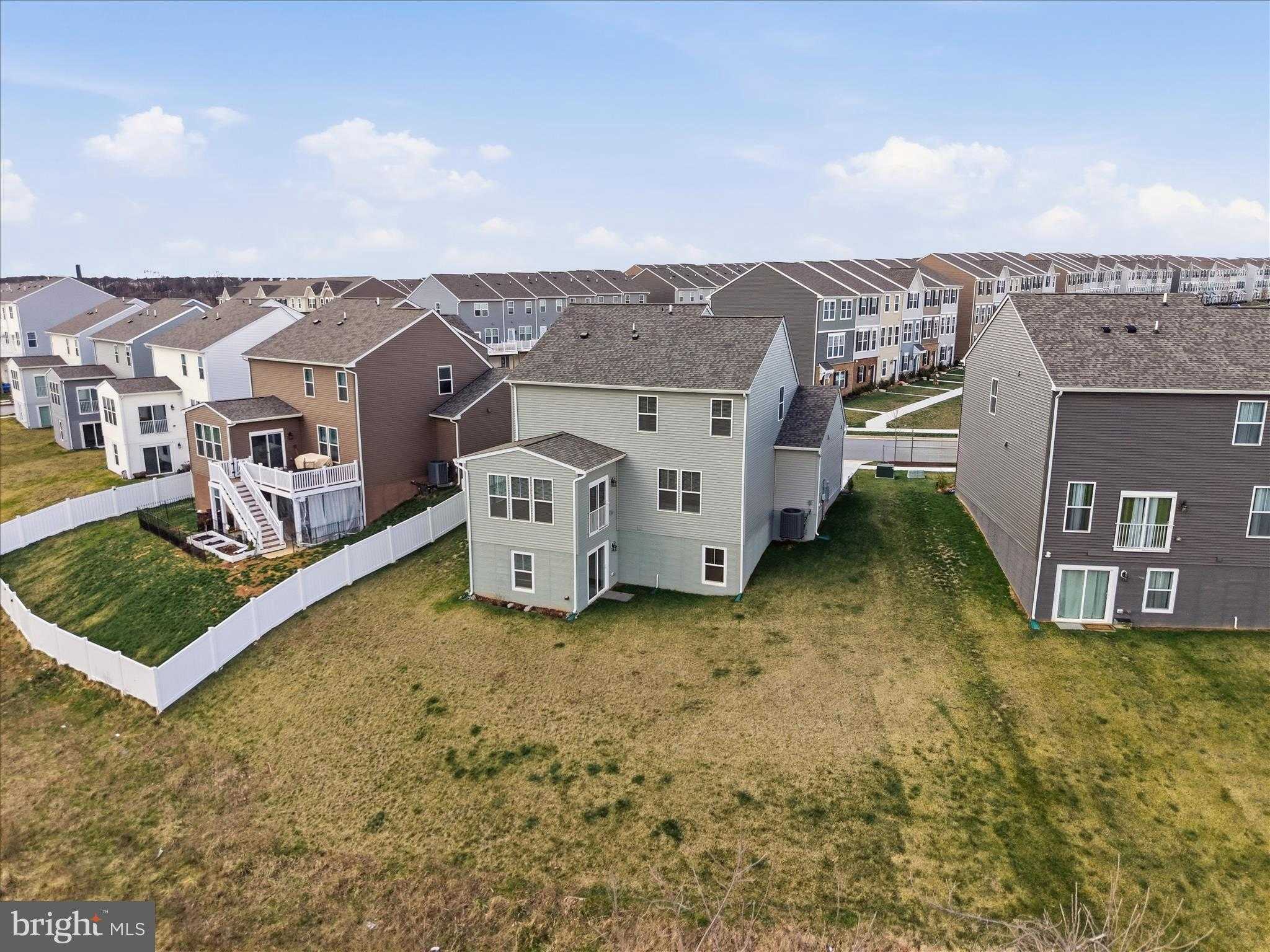 421 National St photo 55