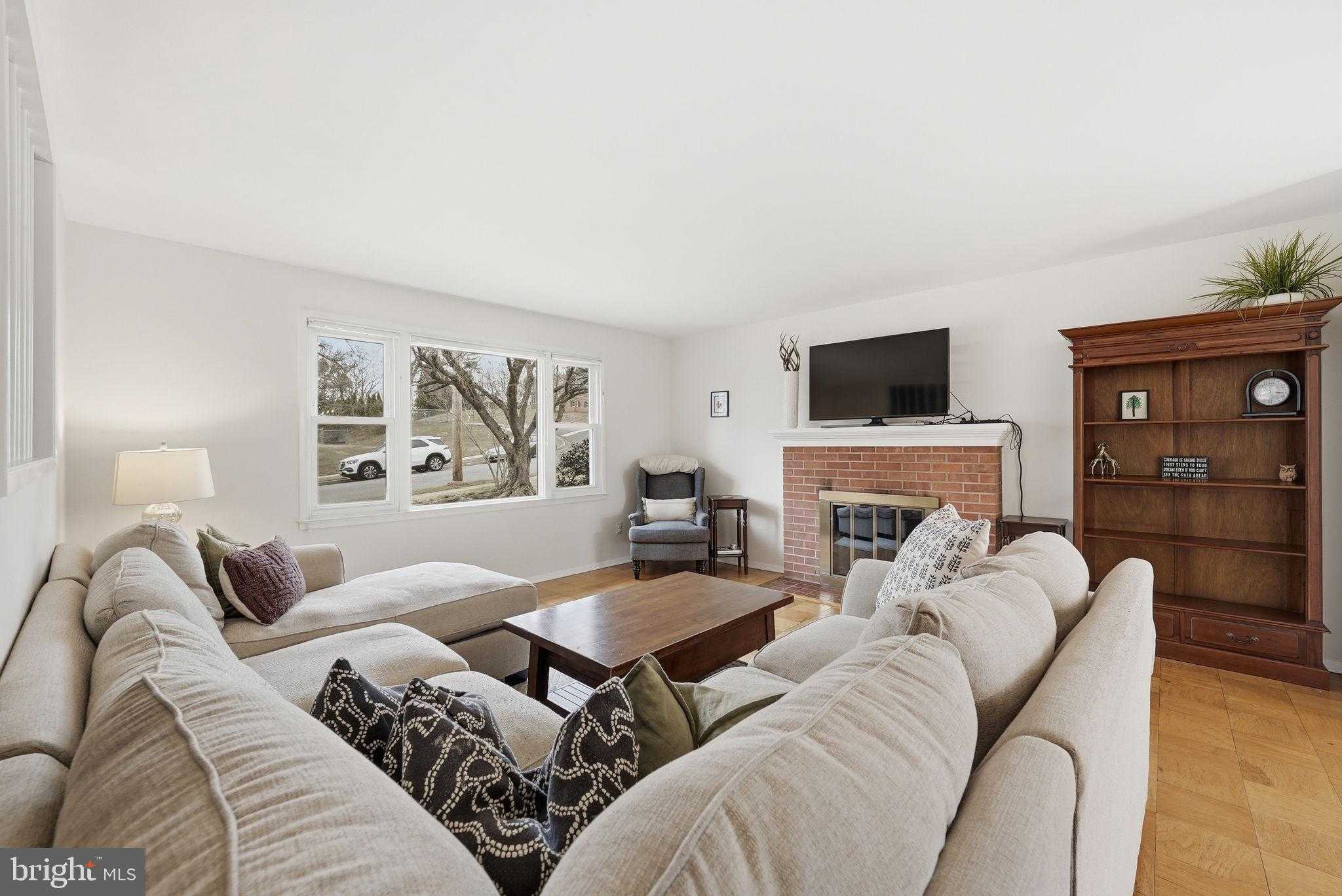 4616 Exeter St photo 7