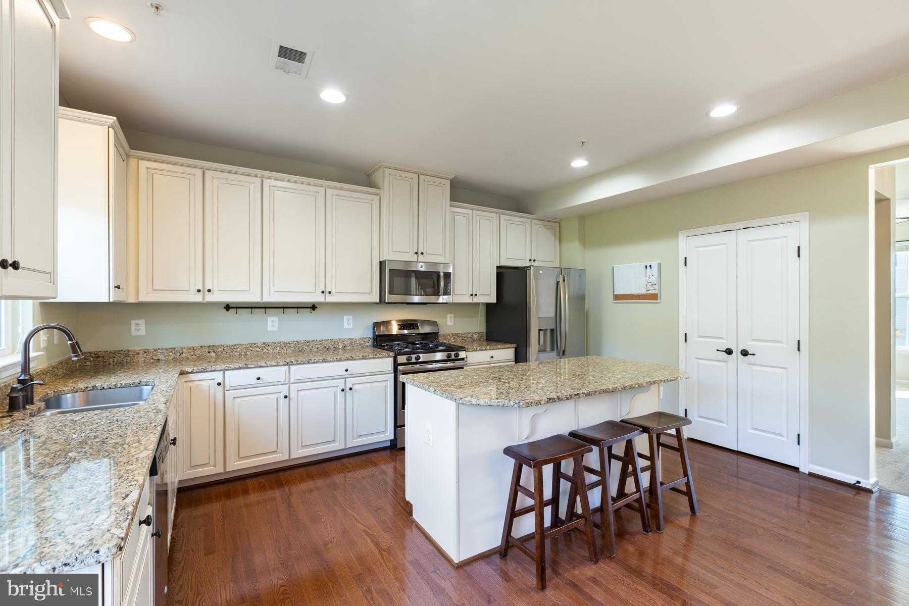 548 Fox River Hills Way photo 3