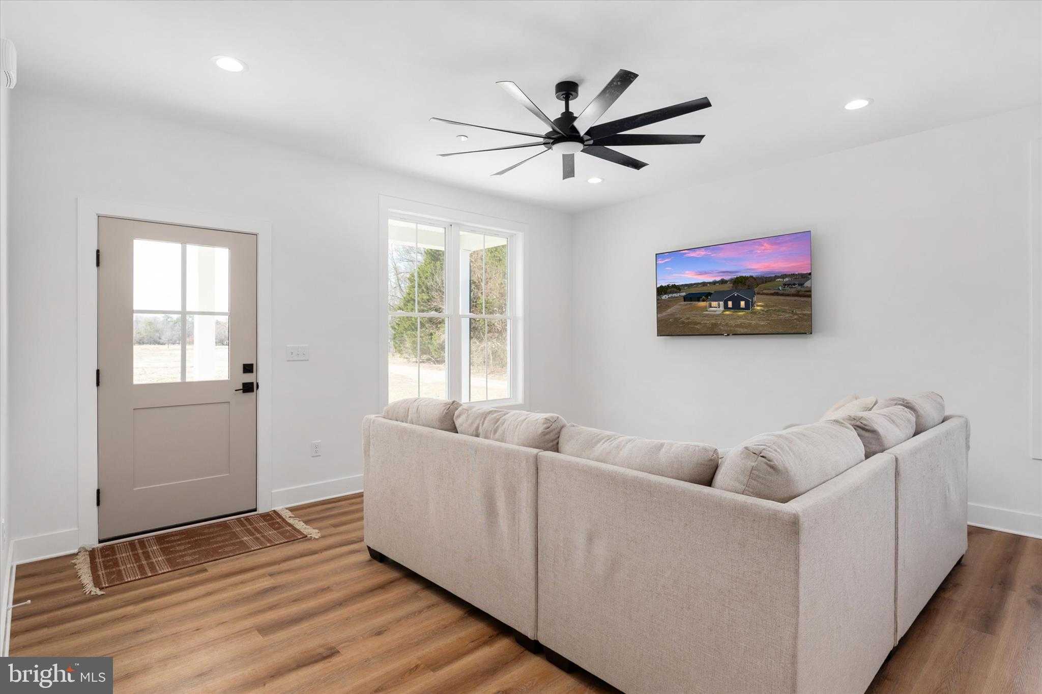 11473 Holly Rd photo 12