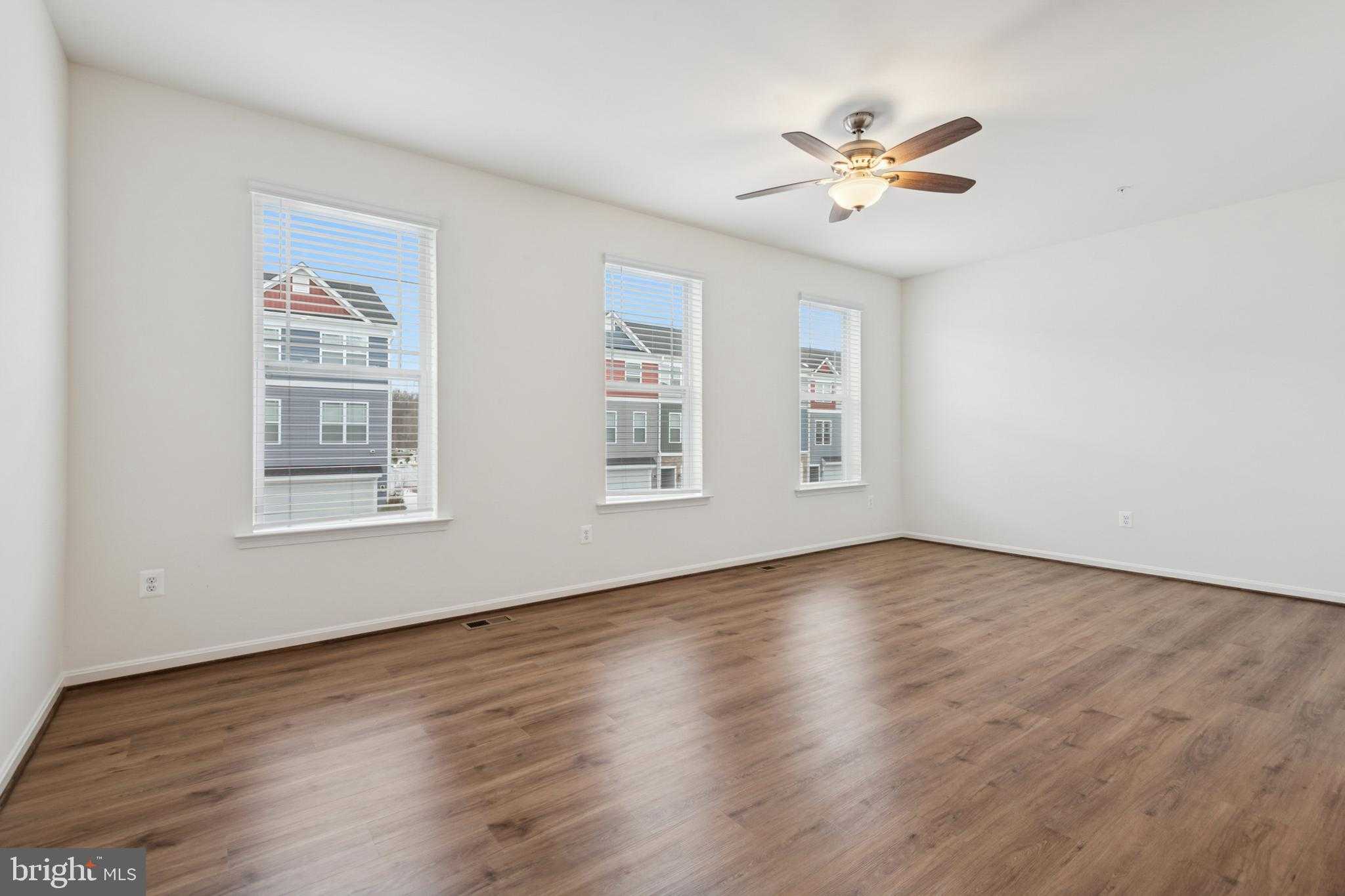 7826 Wolf Run Ln photo 3