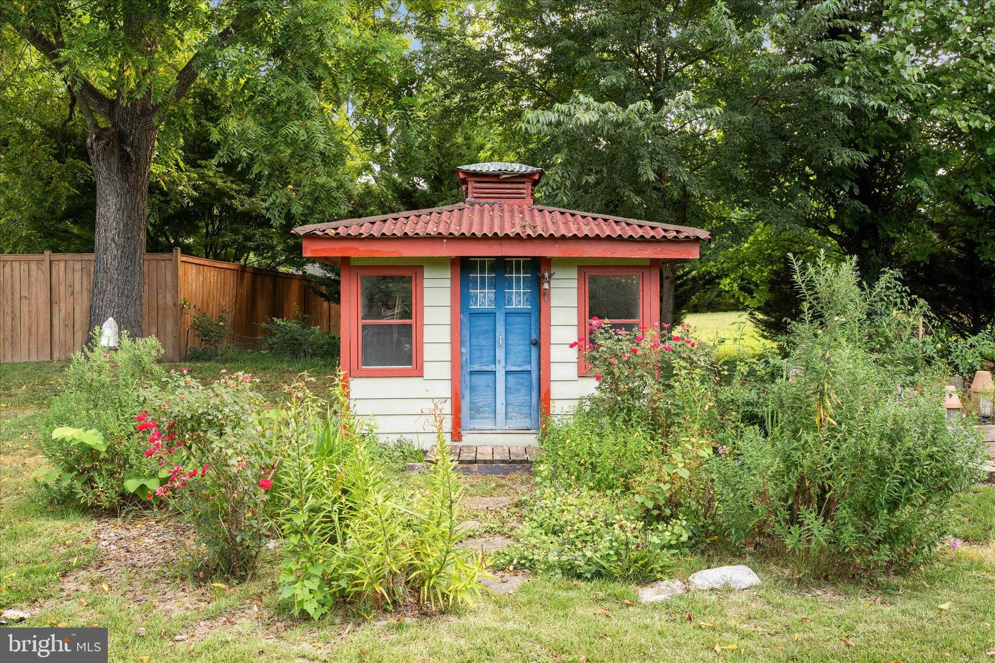 325 S Church St photo 71