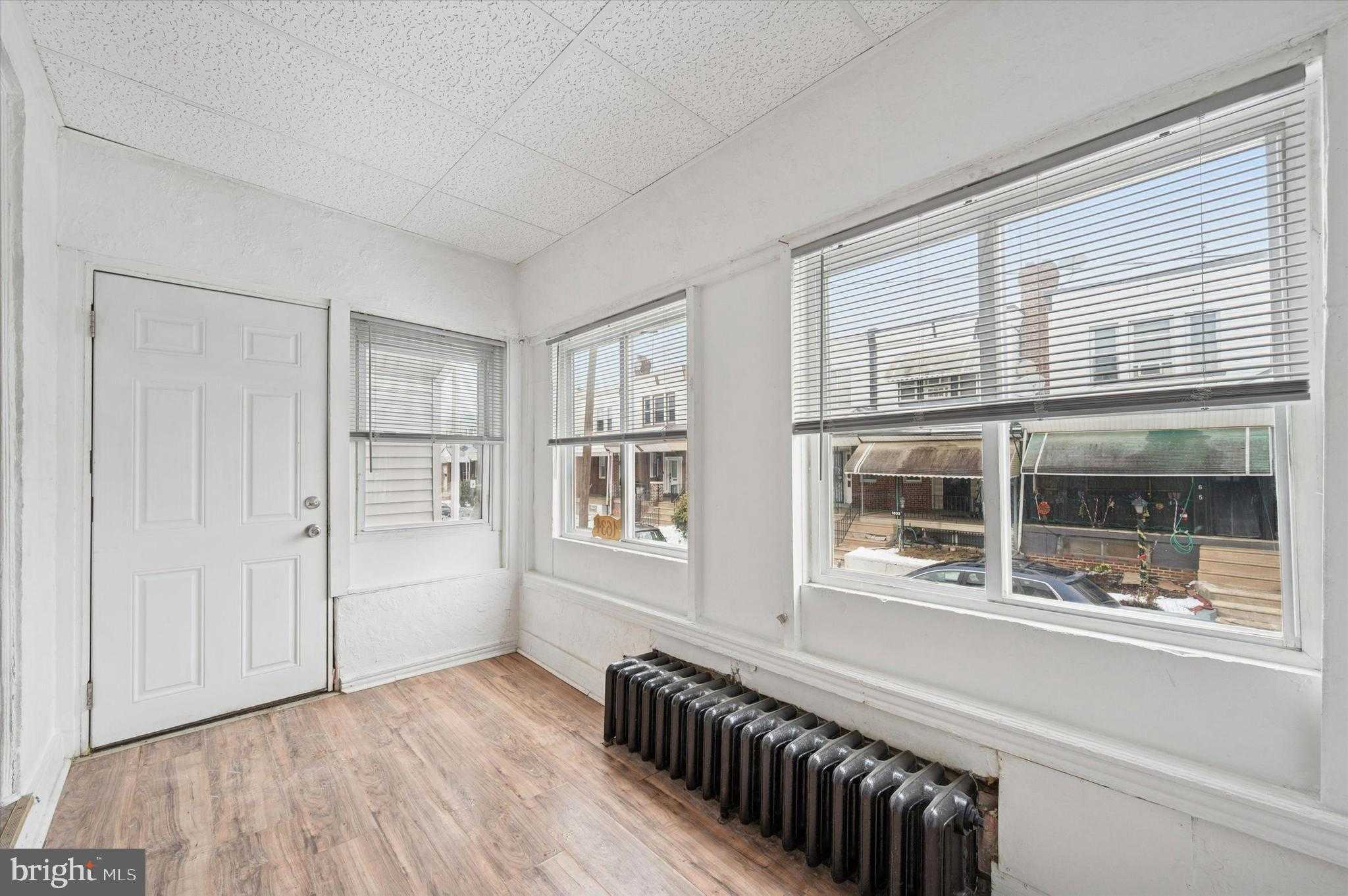 1634 S Lindenwood St photo 2