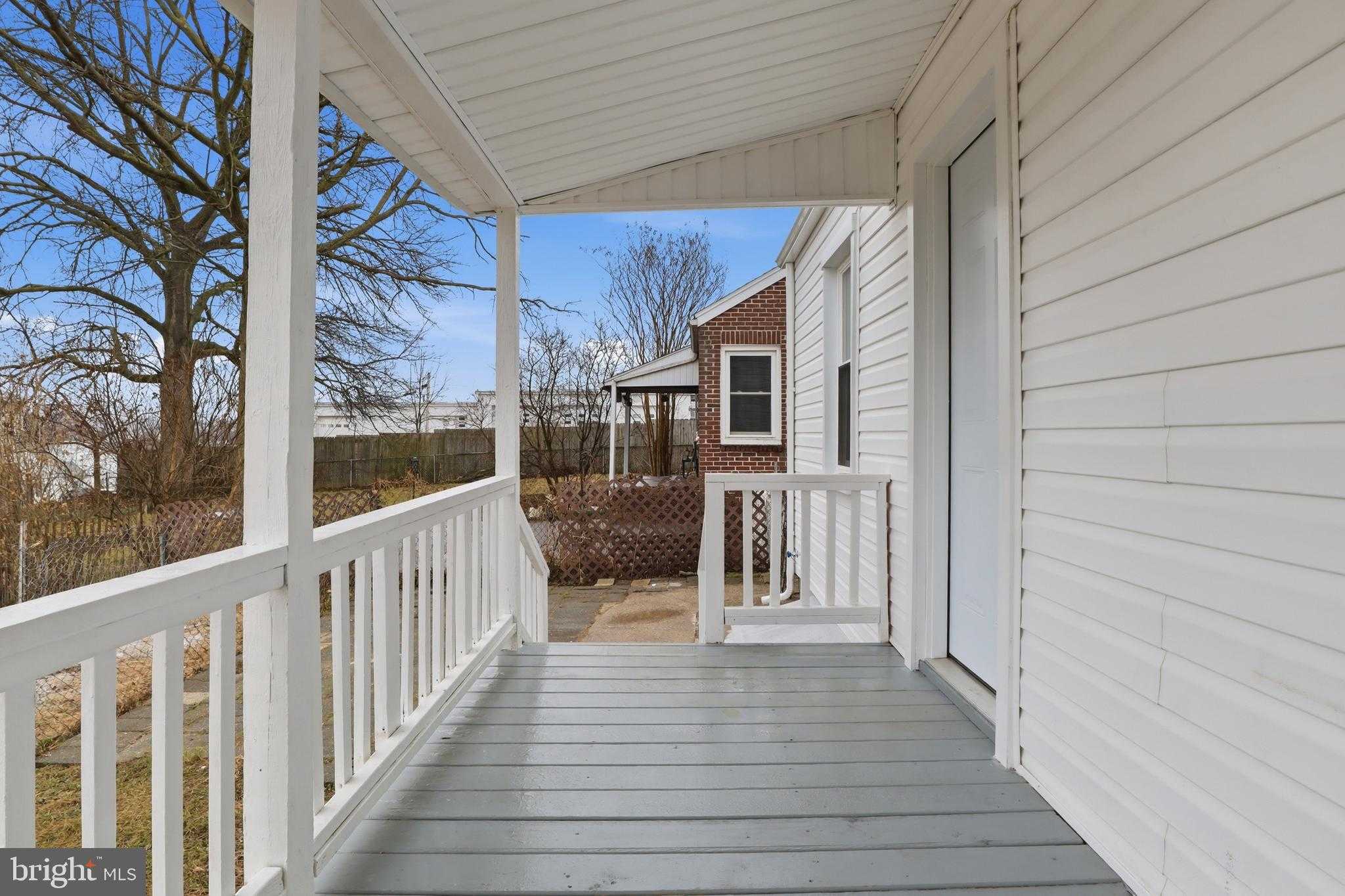 993 N Queen St photo 32