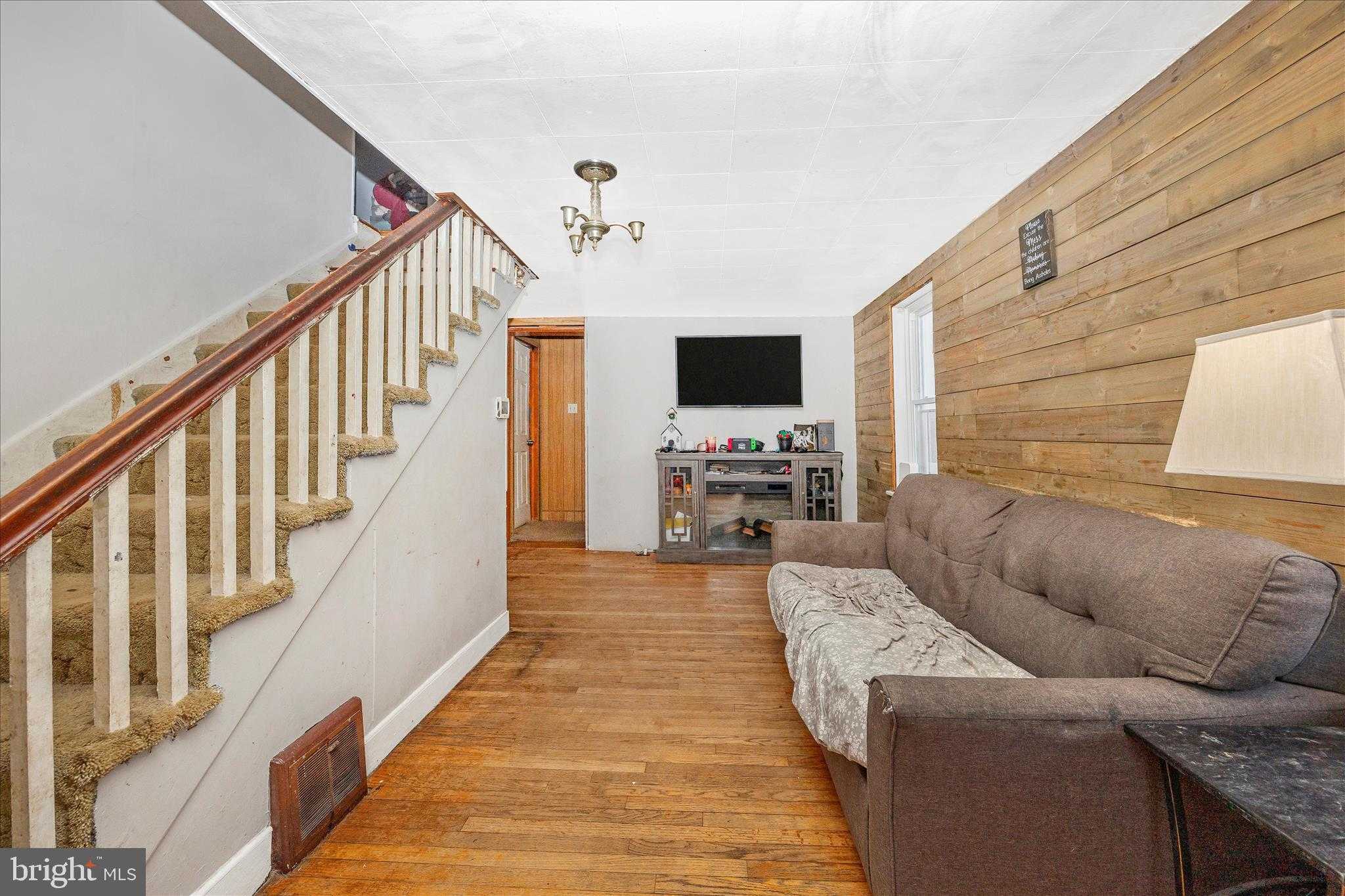 811 Antietam Dr photo 3