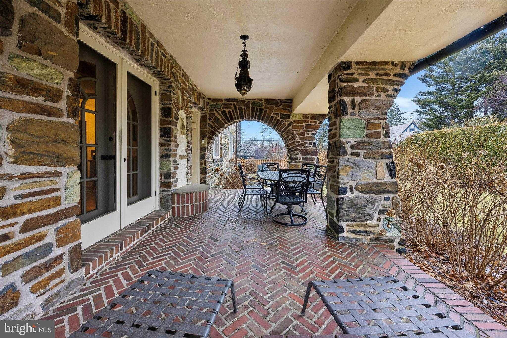 239 Winding Way photo 7