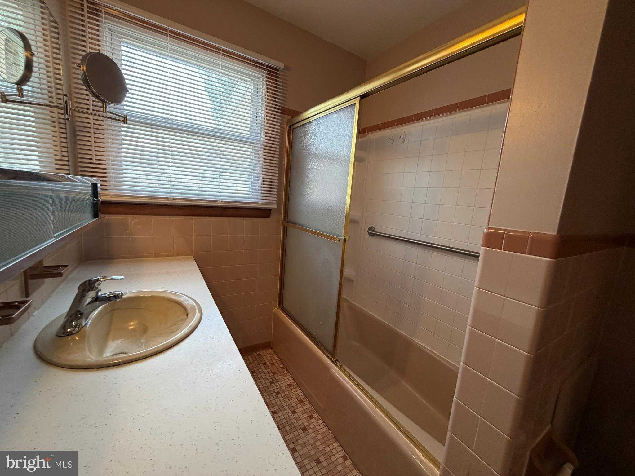 1034 Laurich Dr photo 20