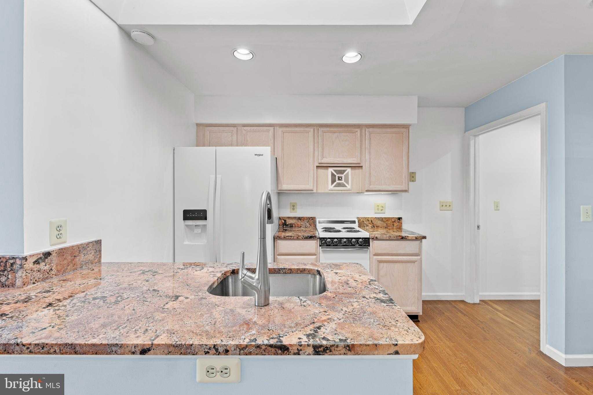 214 S Royal Ave photo 20