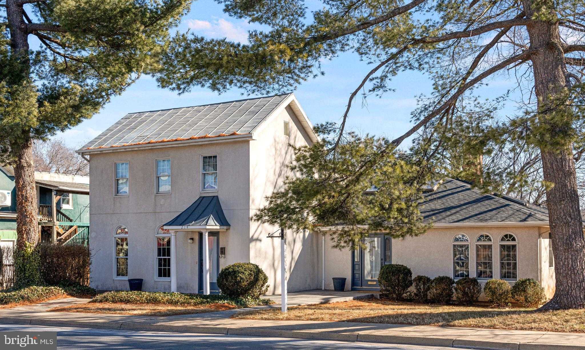 214 S Royal Ave photo 44