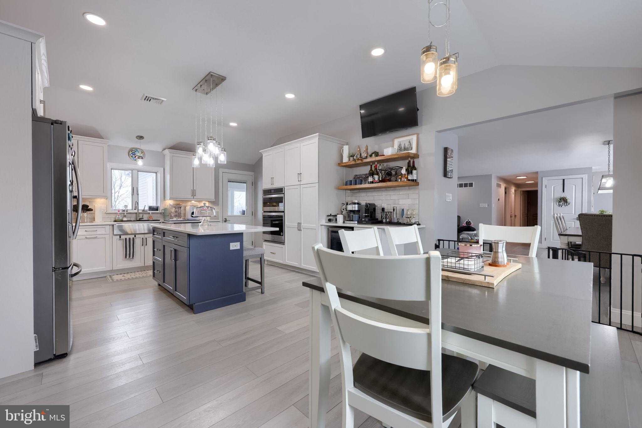 644 Brownsville Rd photo 17