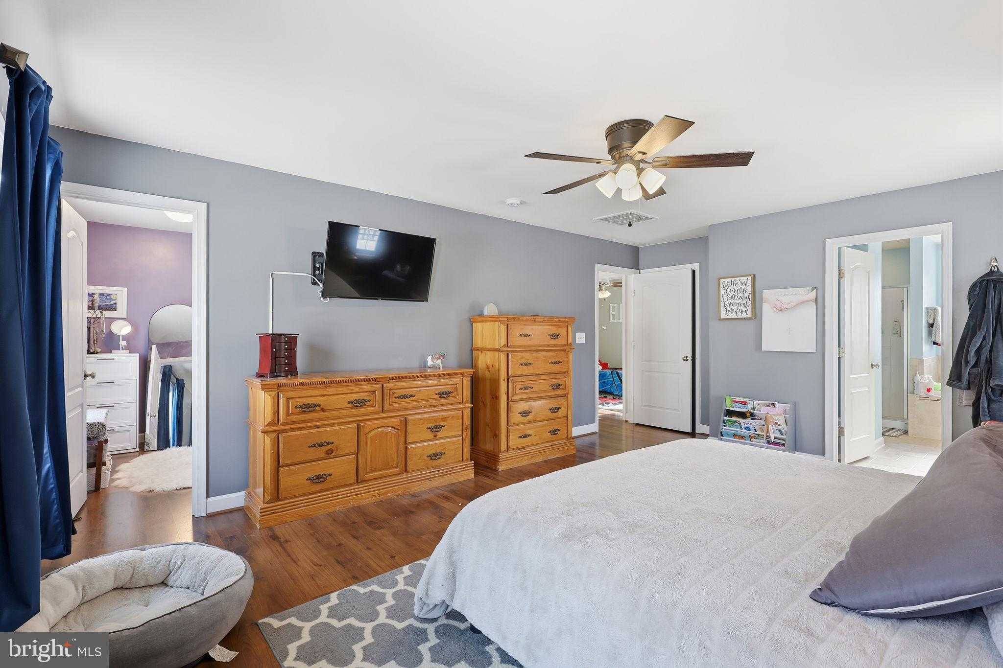 325 Phillips St photo 16