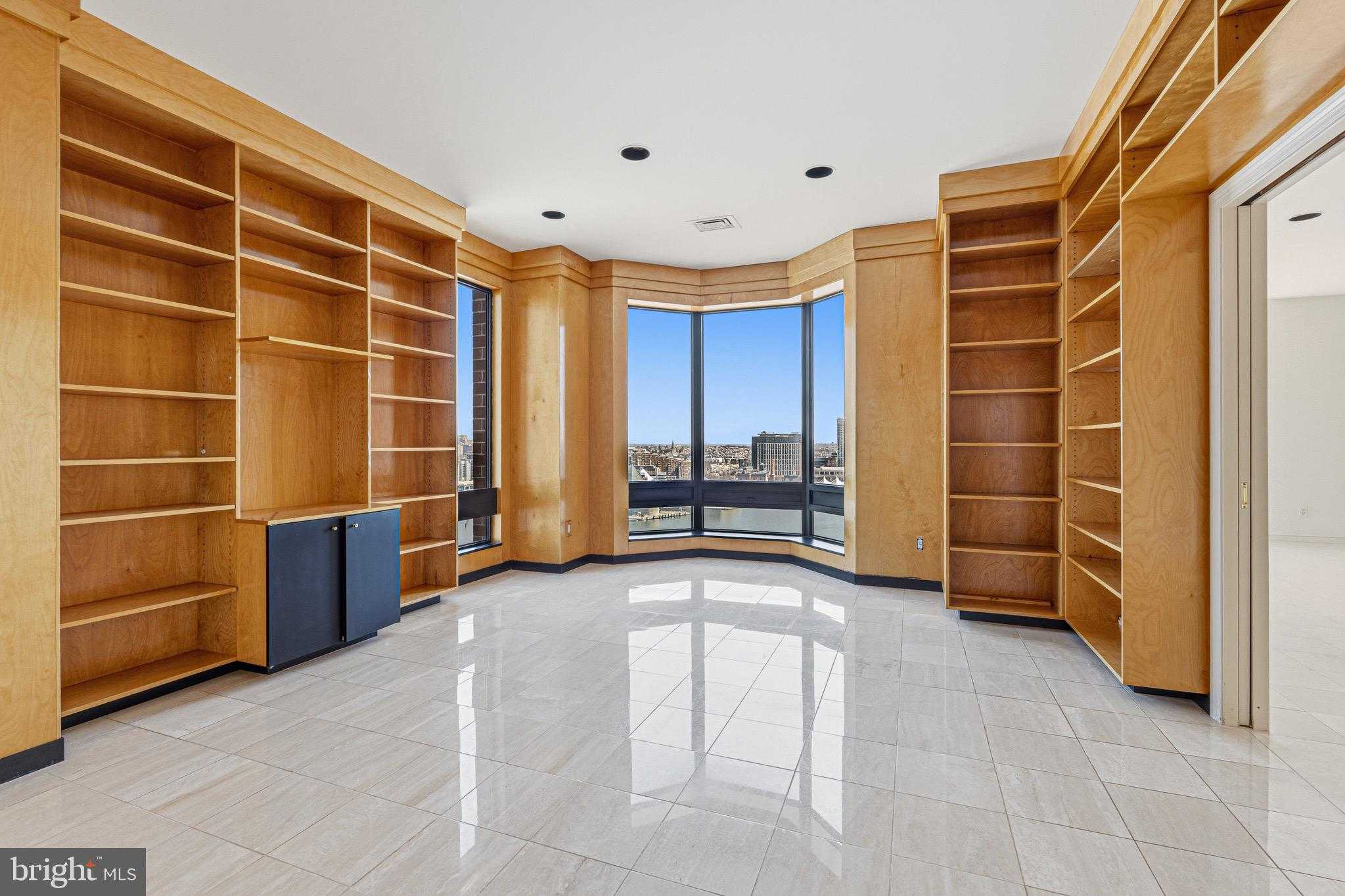 10 E Lee St Apt 1801 photo 10