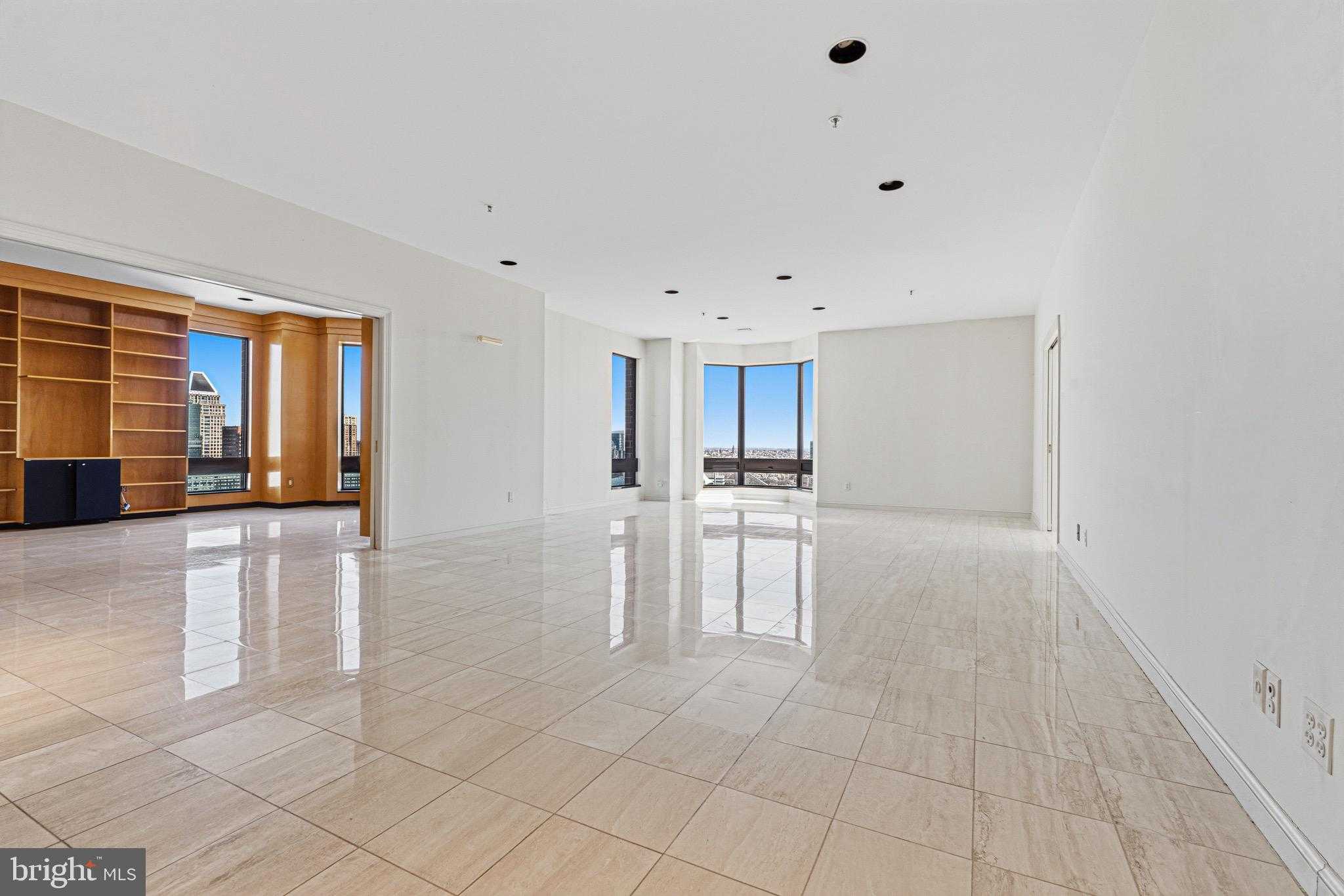 10 E Lee St Apt 1801 photo 8