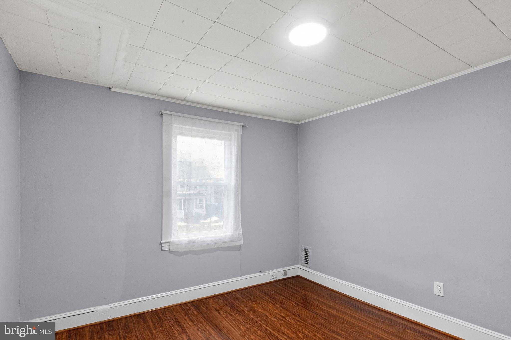 1258 Linden Ave photo 15