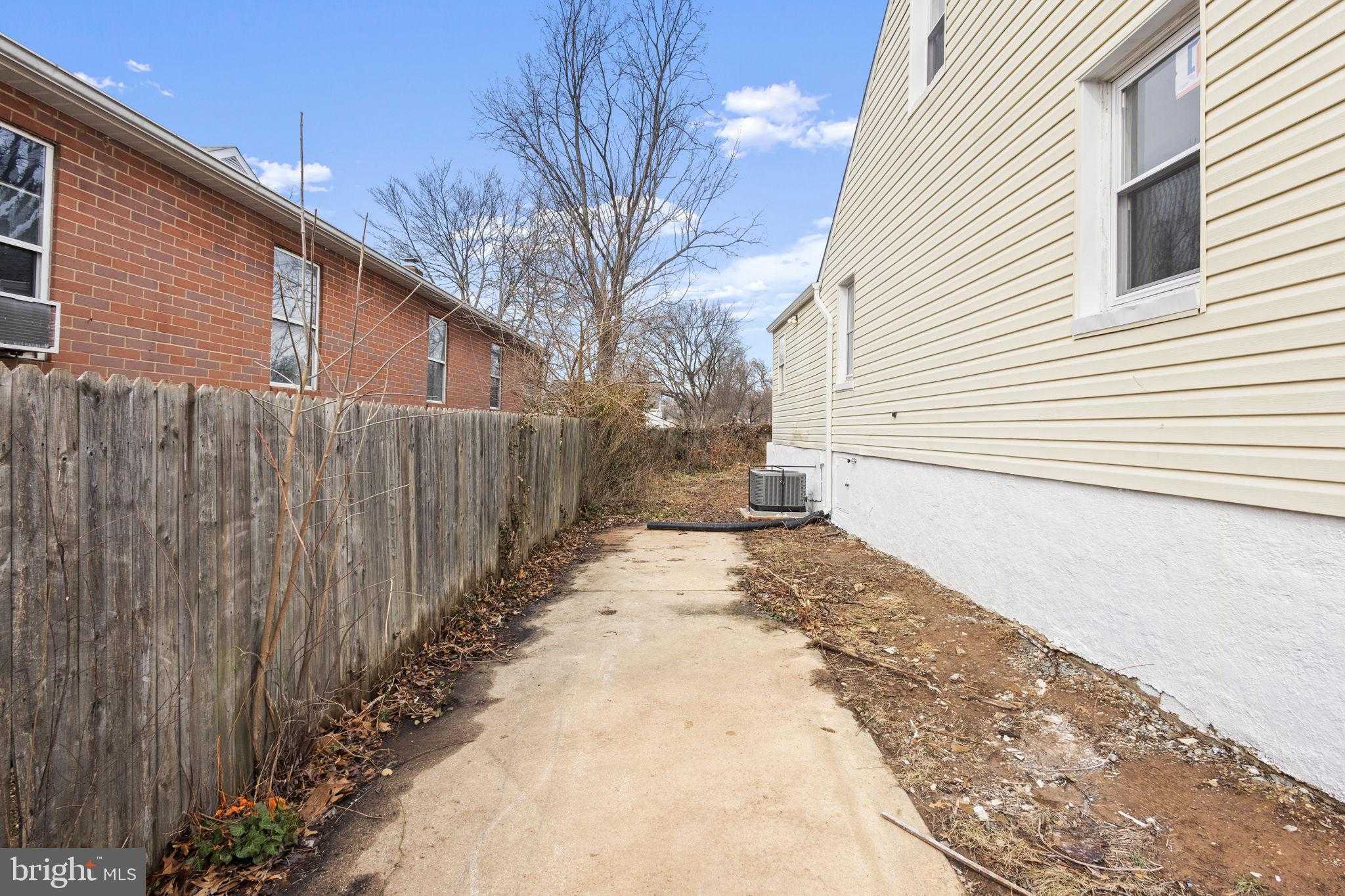 7012 Flagstaff St photo 8