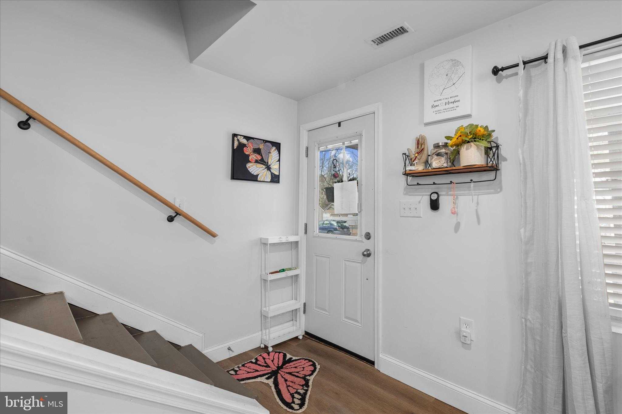 355 Carey Ave photo 3