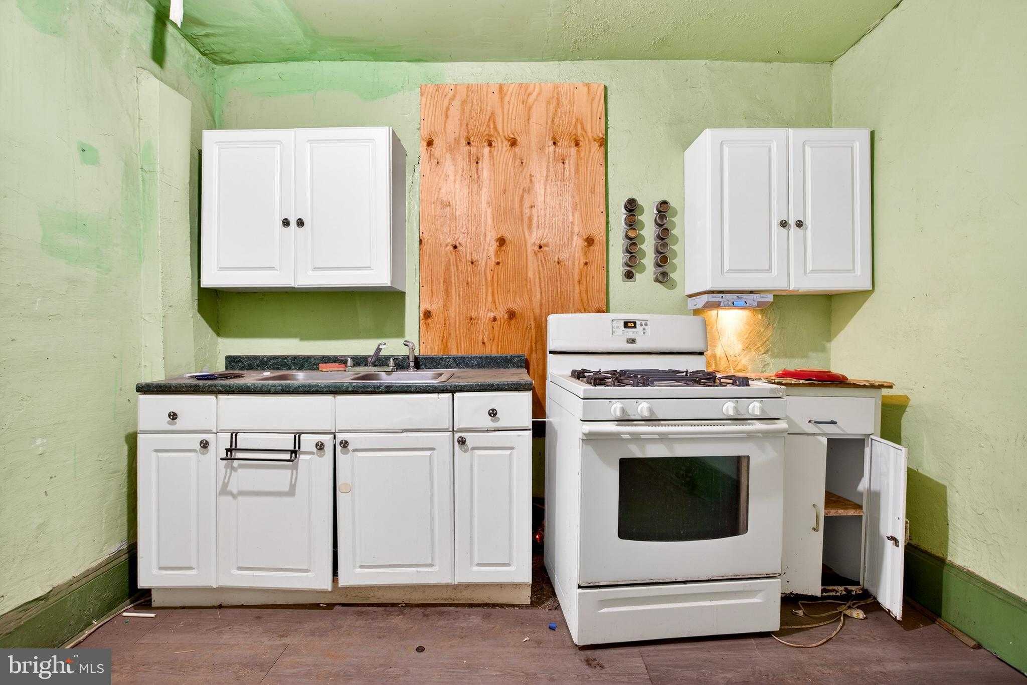 2210 W Master St photo 10