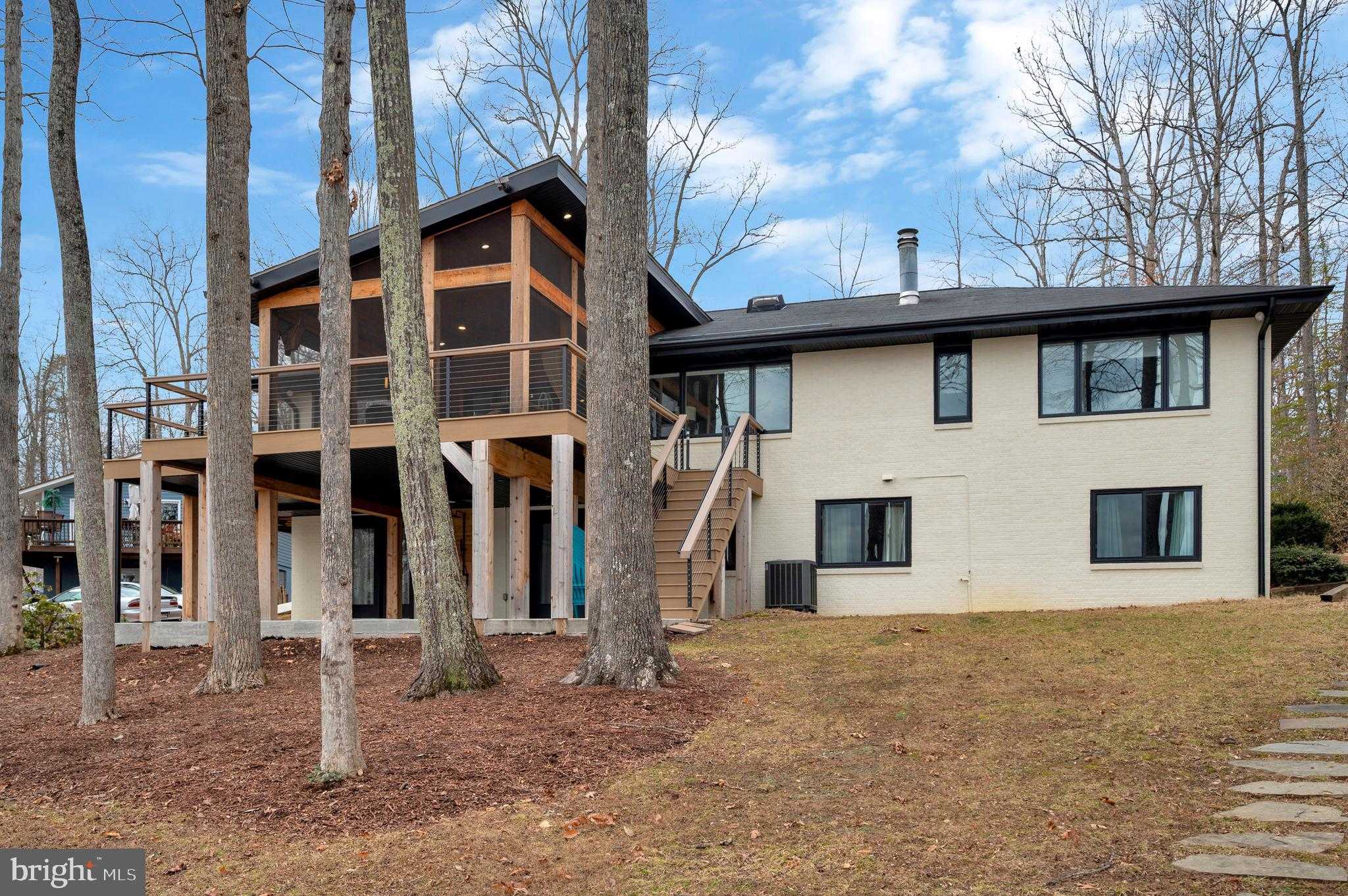 221 Wakefield Dr photo 3