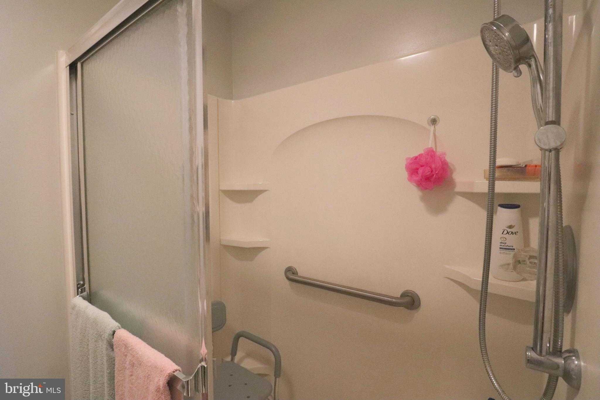 41 W Queen St photo 26