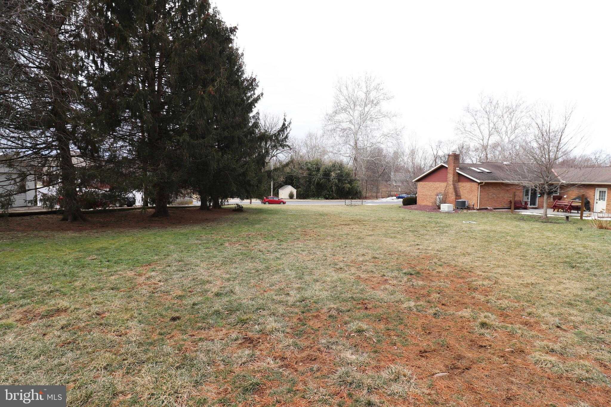 41 W Queen St photo 47