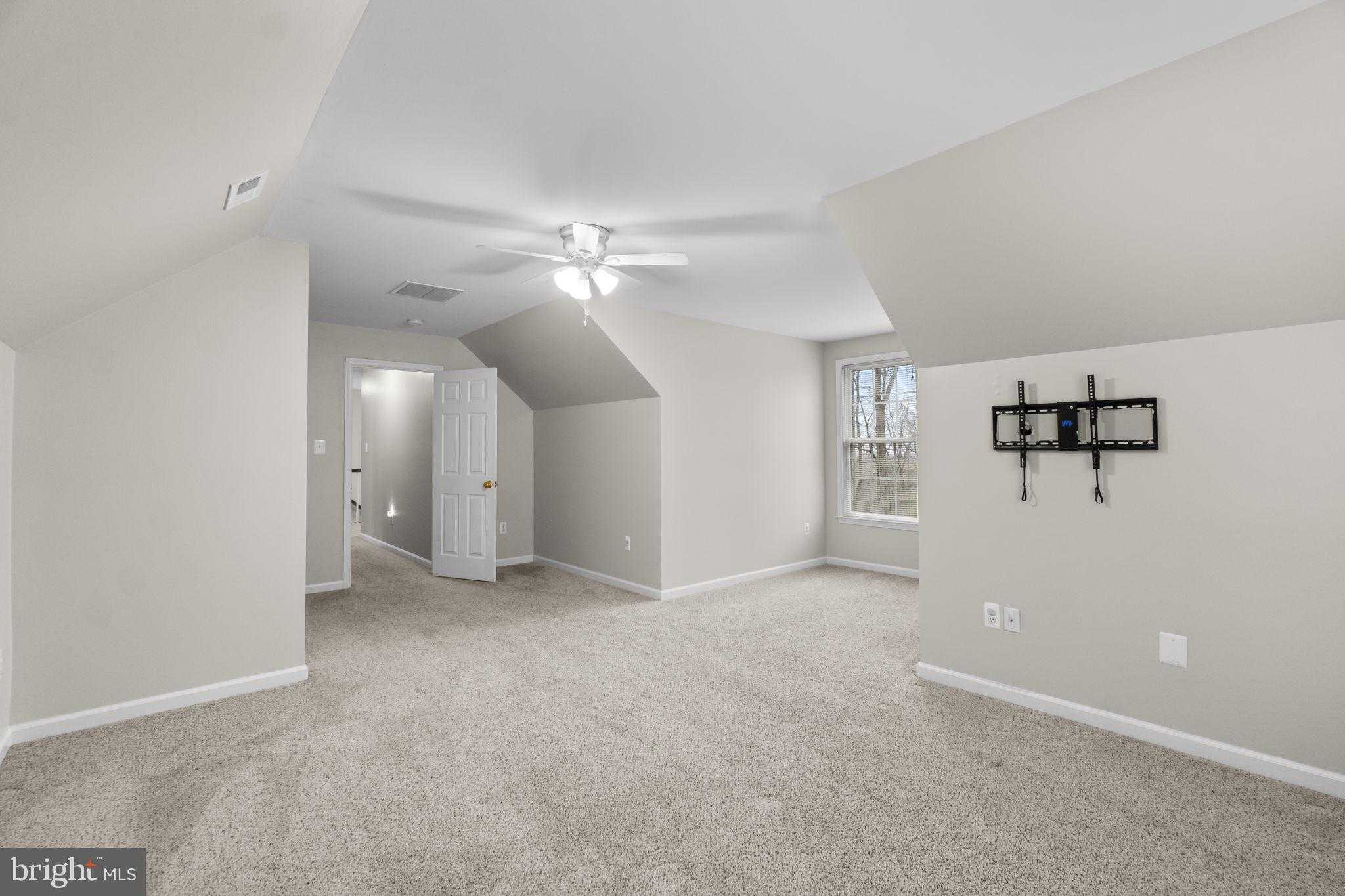 1877 Garrett Rd photo 32